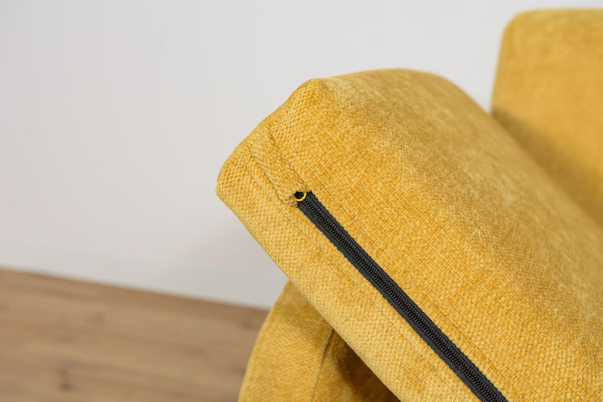 Mid-Century Swivel Armchair, Denmark, 1960s. For Sale 5