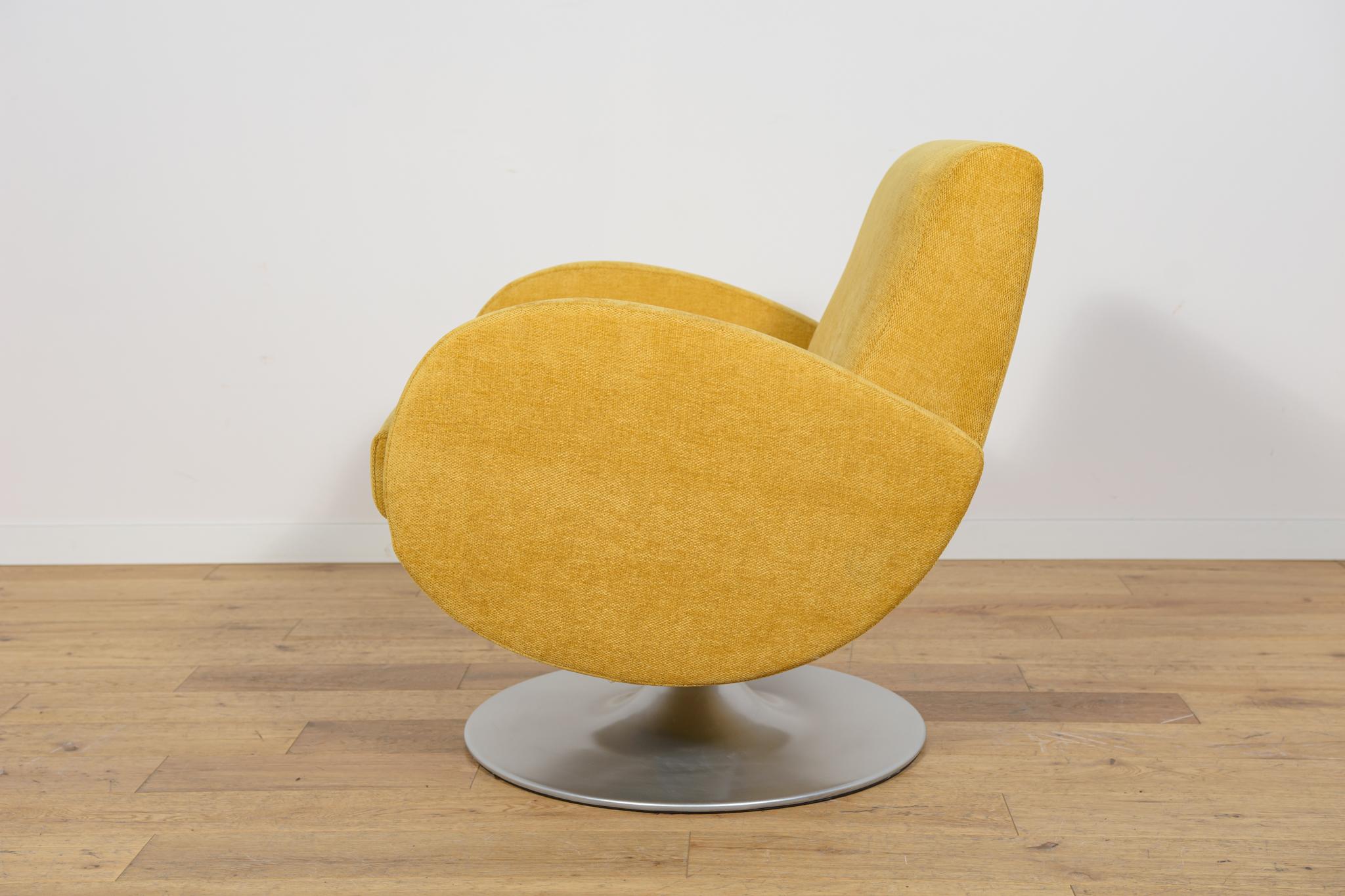 Mid-Century Swivel Armchair, Denmark, 1960s. In Excellent Condition For Sale In GNIEZNO, 30