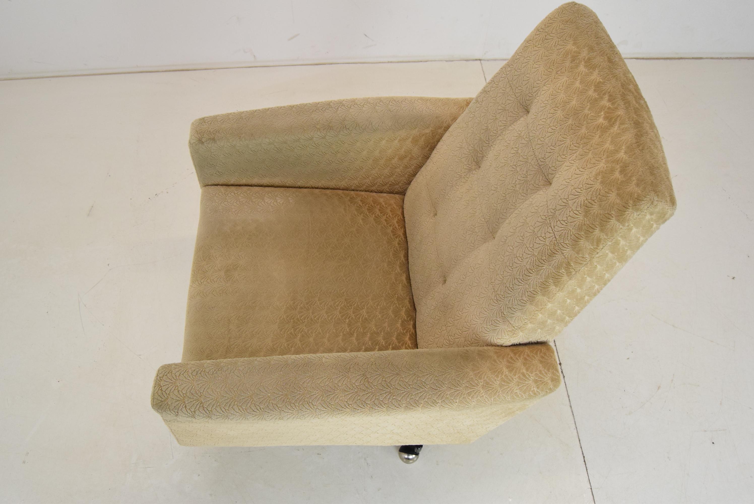 Midcentury Swivel Armchair with Wheels, 1970s In Good Condition For Sale In Praha, CZ