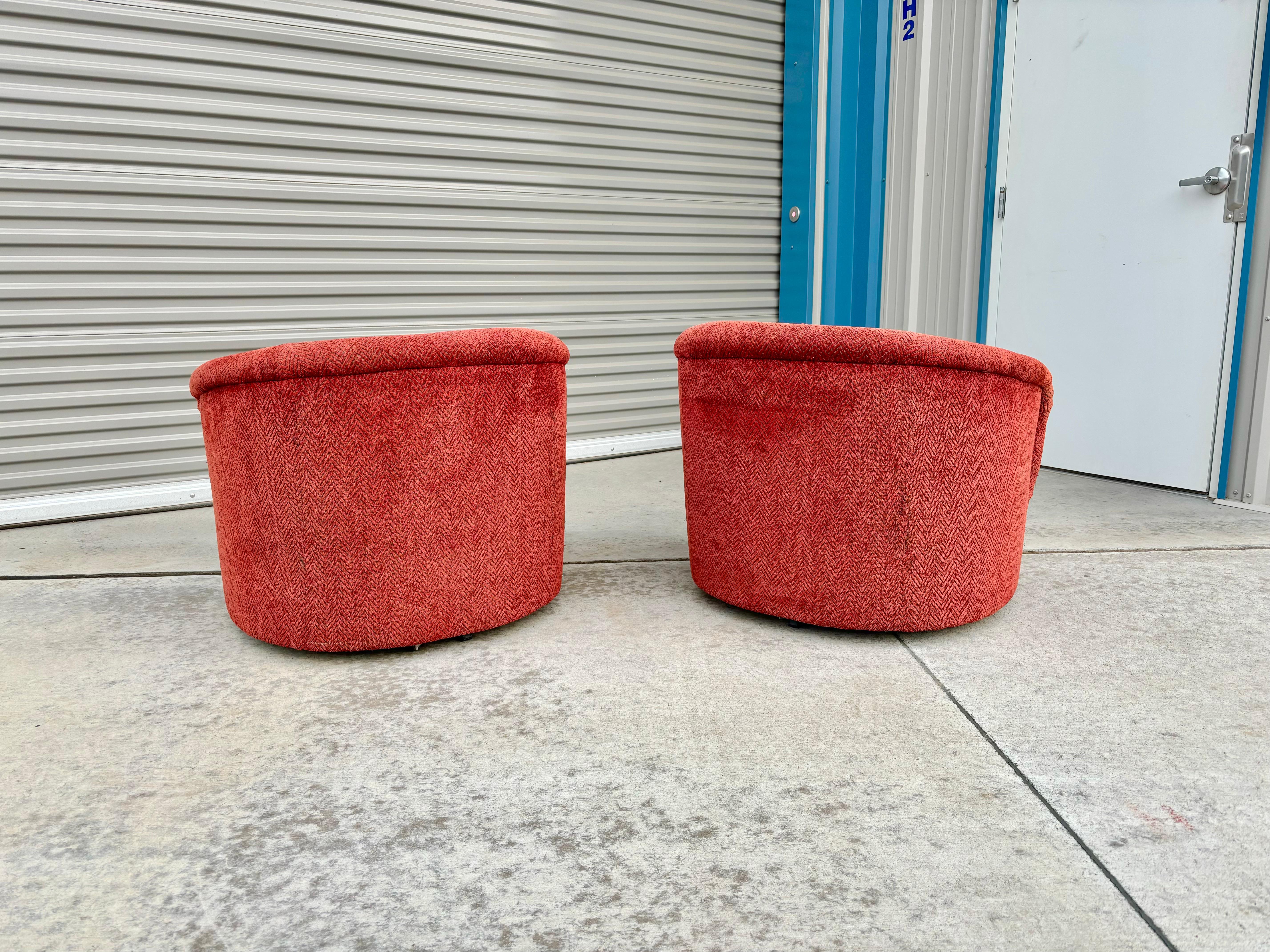 Mid Century Swivel Barrel Chairs Styled After Milo Baughman- Set of 2 In Good Condition For Sale In North Hollywood, CA
