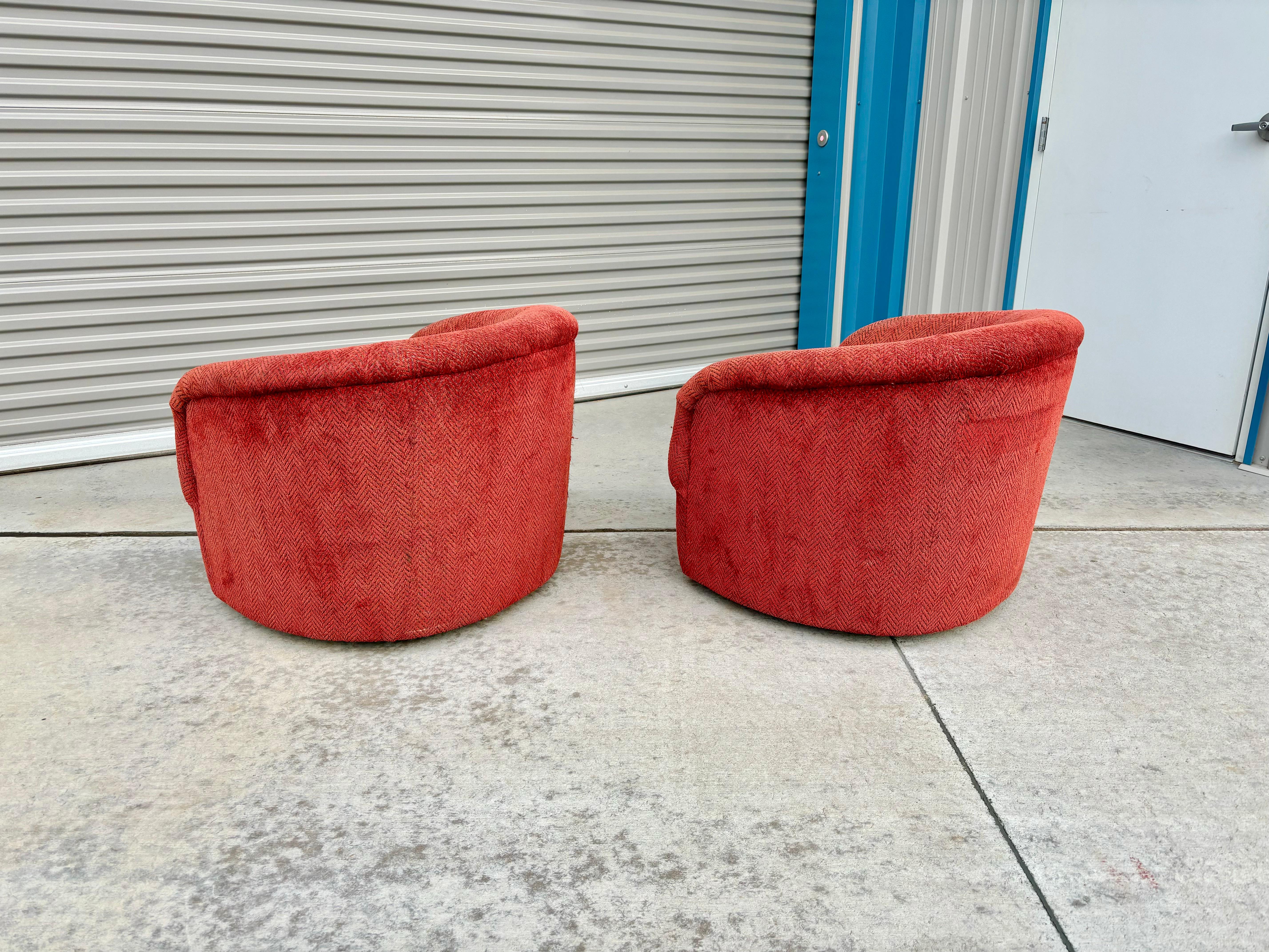 Mid-20th Century Mid Century Swivel Barrel Chairs Styled After Milo Baughman- Set of 2 For Sale
