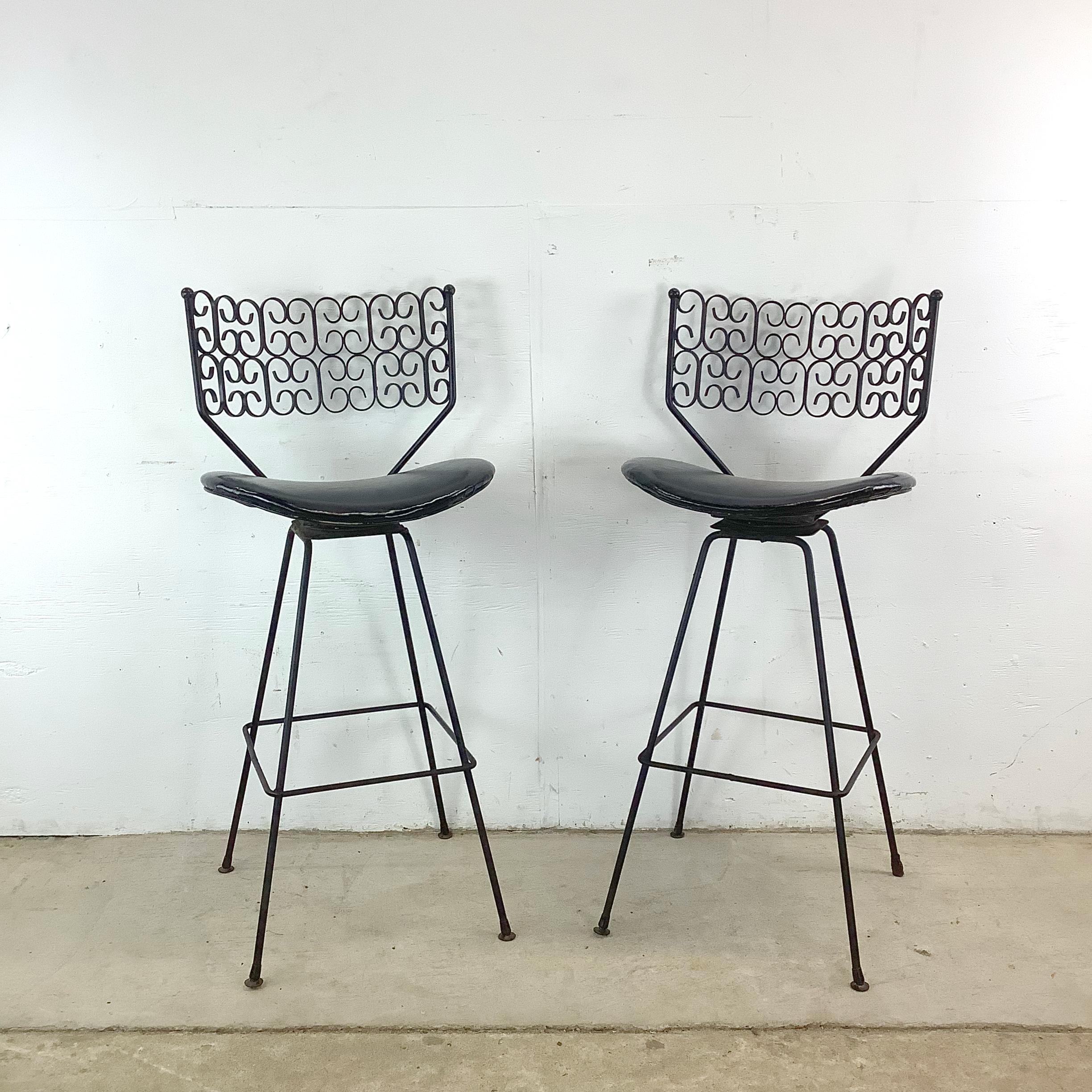 Taburetes de bar giratorios de mediados de siglo Attr. Arthur Umanoff- Conjunto de 4 en venta 3