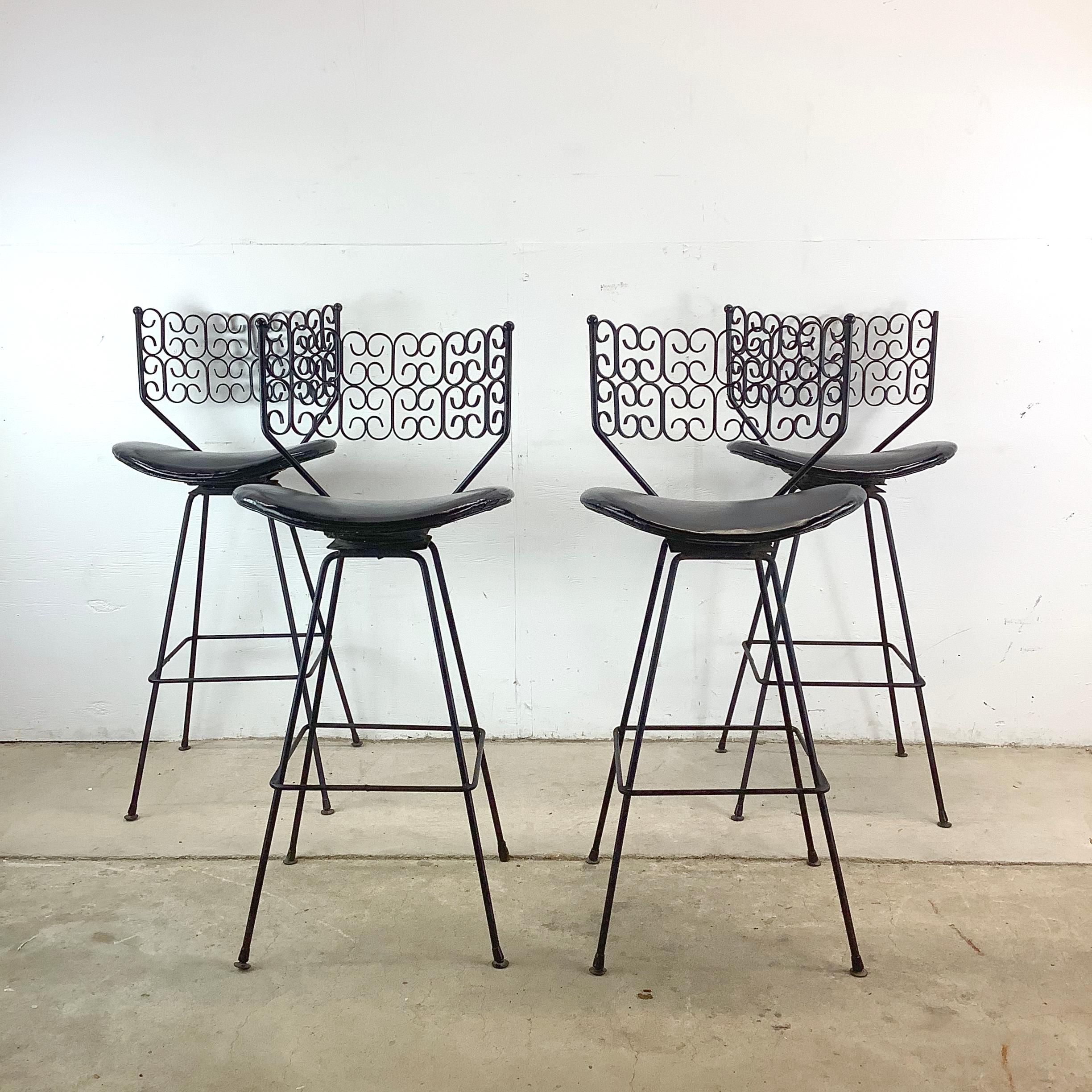 Taburetes de bar giratorios de mediados de siglo Attr. Arthur Umanoff- Conjunto de 4 Estadounidense en venta