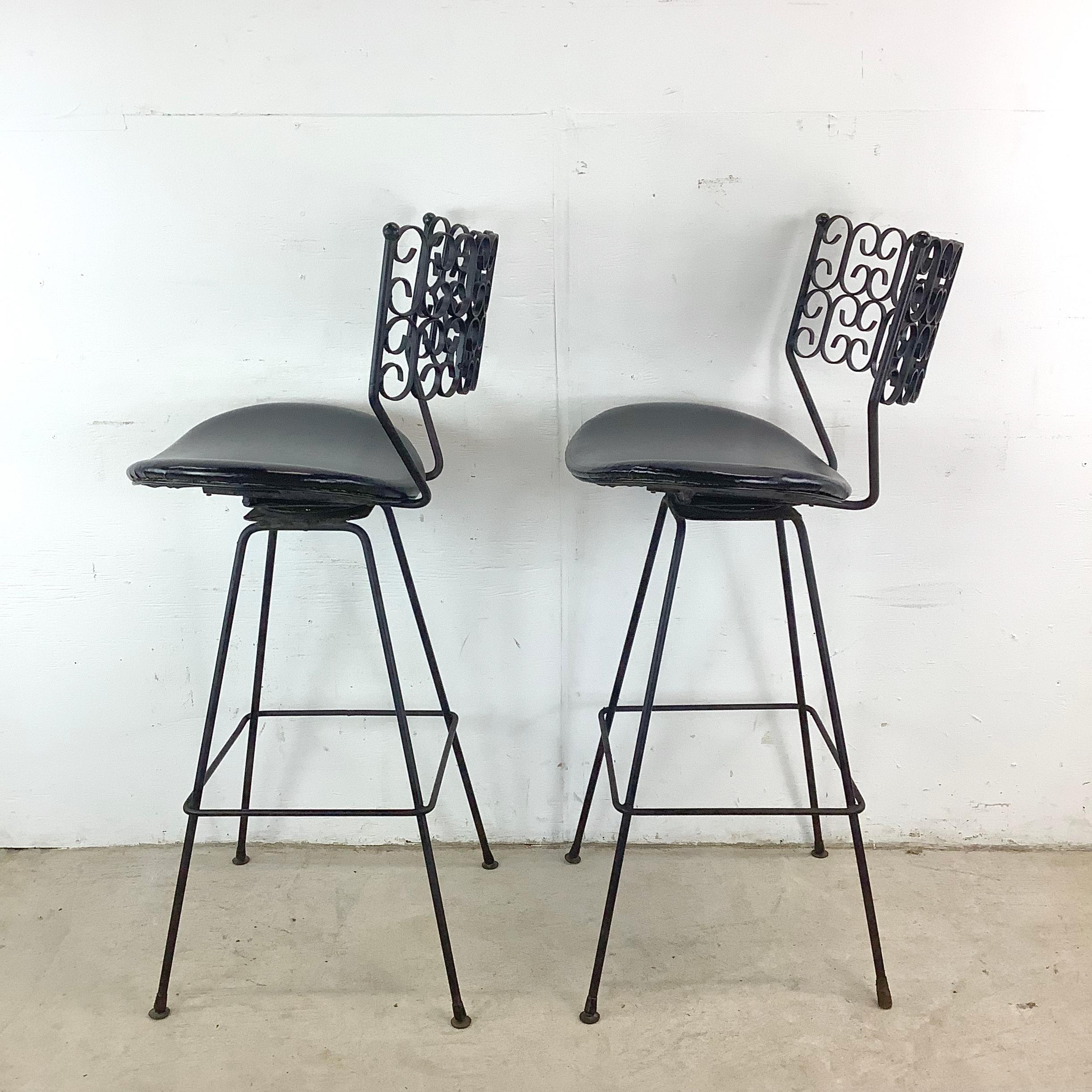 Taburetes de bar giratorios de mediados de siglo Attr. Arthur Umanoff- Conjunto de 4 siglo XX en venta