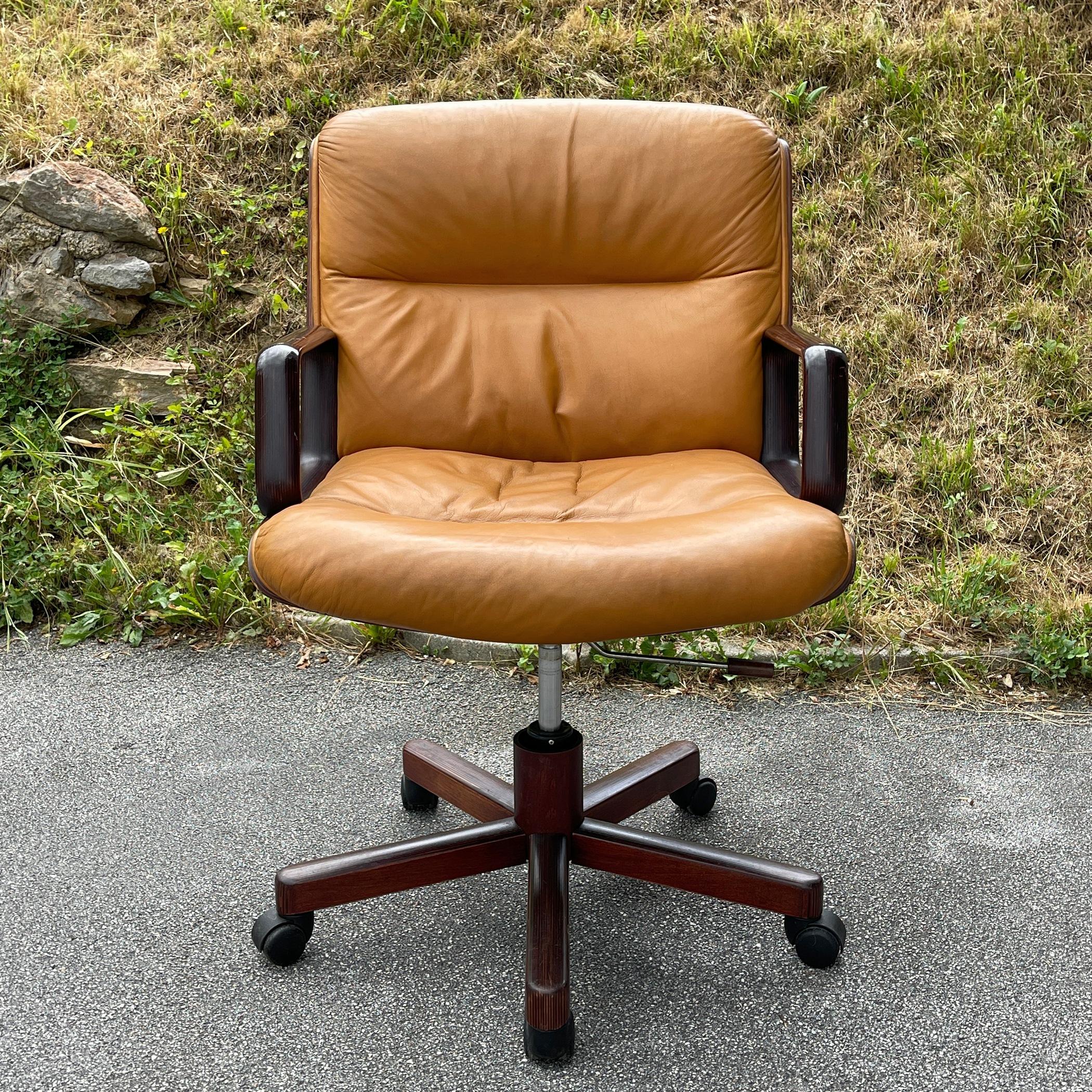 The mid-century swivel brown desk chair was made in Italy at the manufacture Vaghi in the 1970s. Vaghi was established in 1964 as “Tappezzeria dei Fratelli Vaghi”, an upholstery shop, and thanks to entrepreneurial attitude of its founders it soon