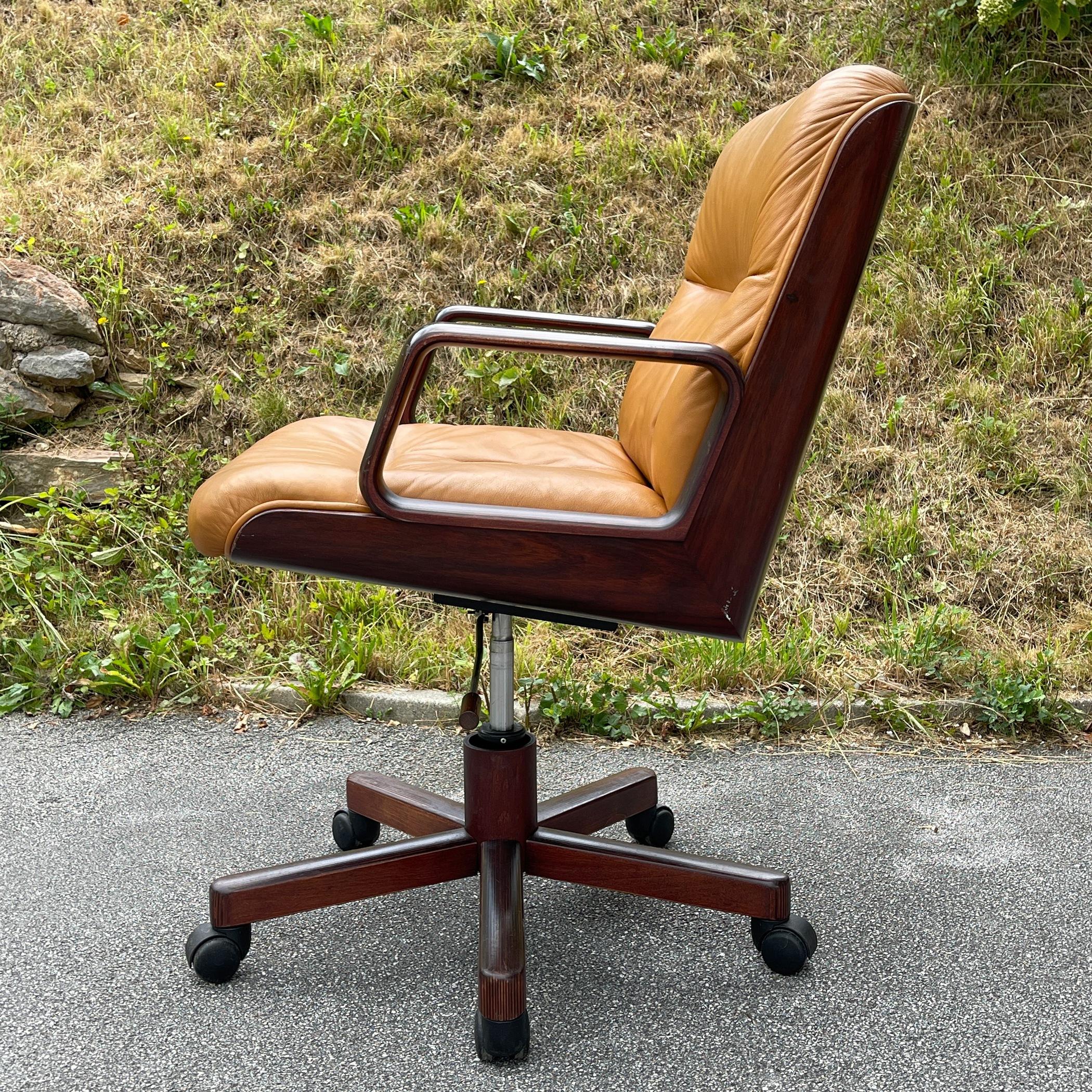 1970s swivel chair