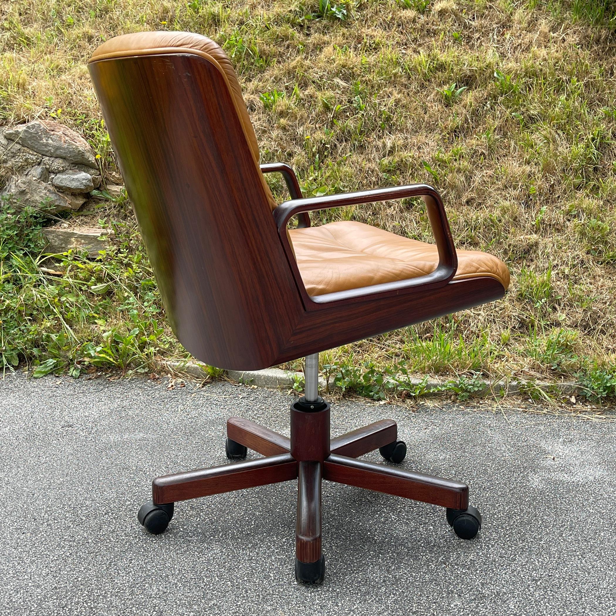 Chaise de bureau pivotante Brown du milieu du siècle par Vaghi, Italie, années 1970 Bon état à Miklavž Pri Taboru, SI