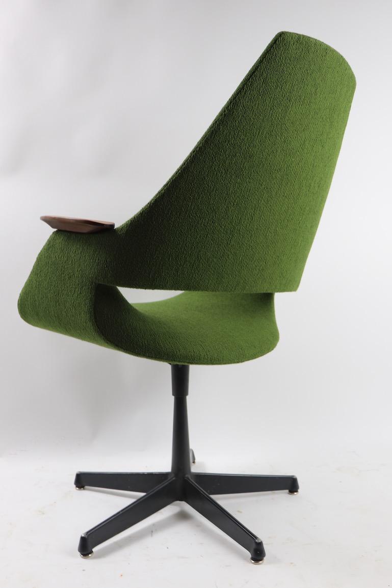 Mid Century Swivel Chair by Arthur Umanoff 3