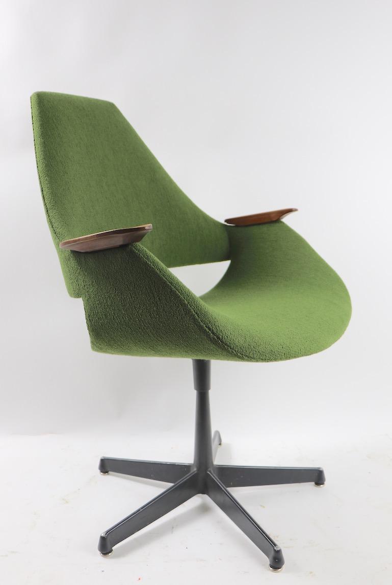 Mid Century Swivel Chair by Arthur Umanoff 5