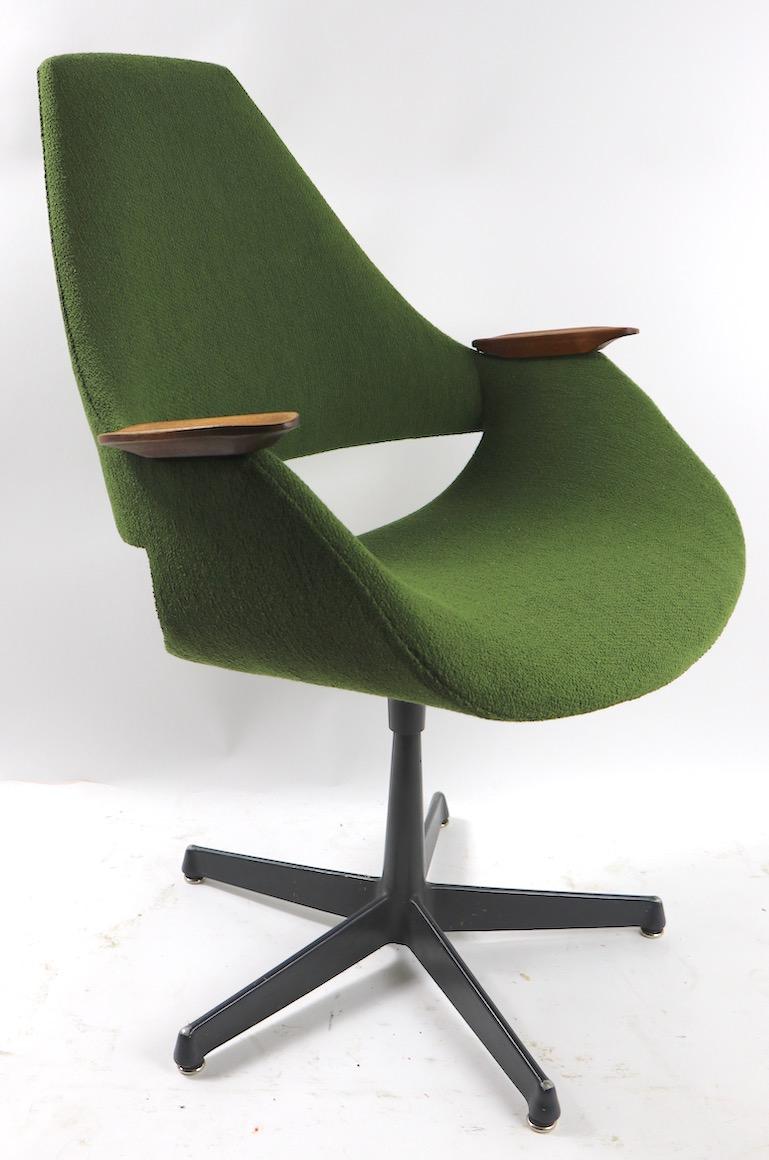 Mid Century Swivel Chair by Arthur Umanoff 6
