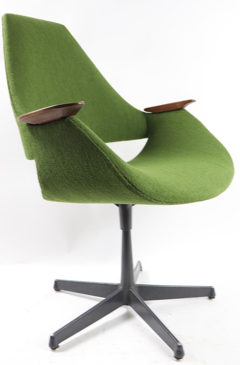 Mid Century Swivel Chair by Arthur Umanoff 7