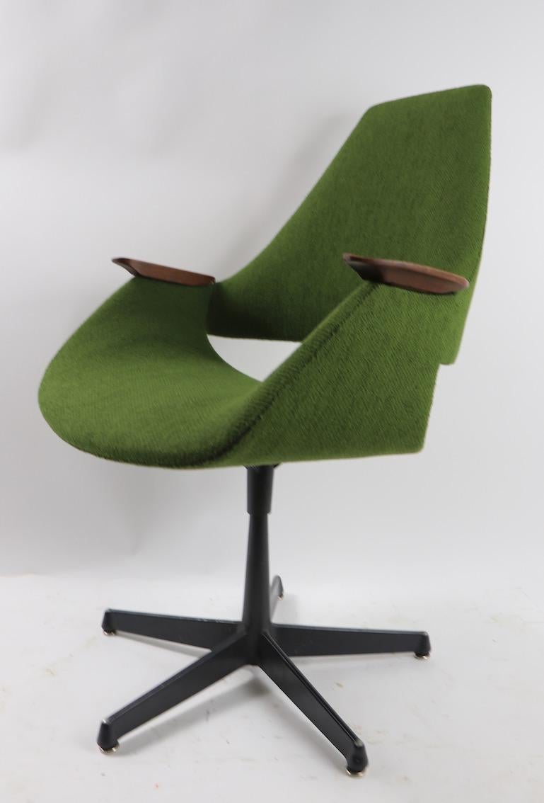 Mid Century Swivel Chair by Arthur Umanoff 8