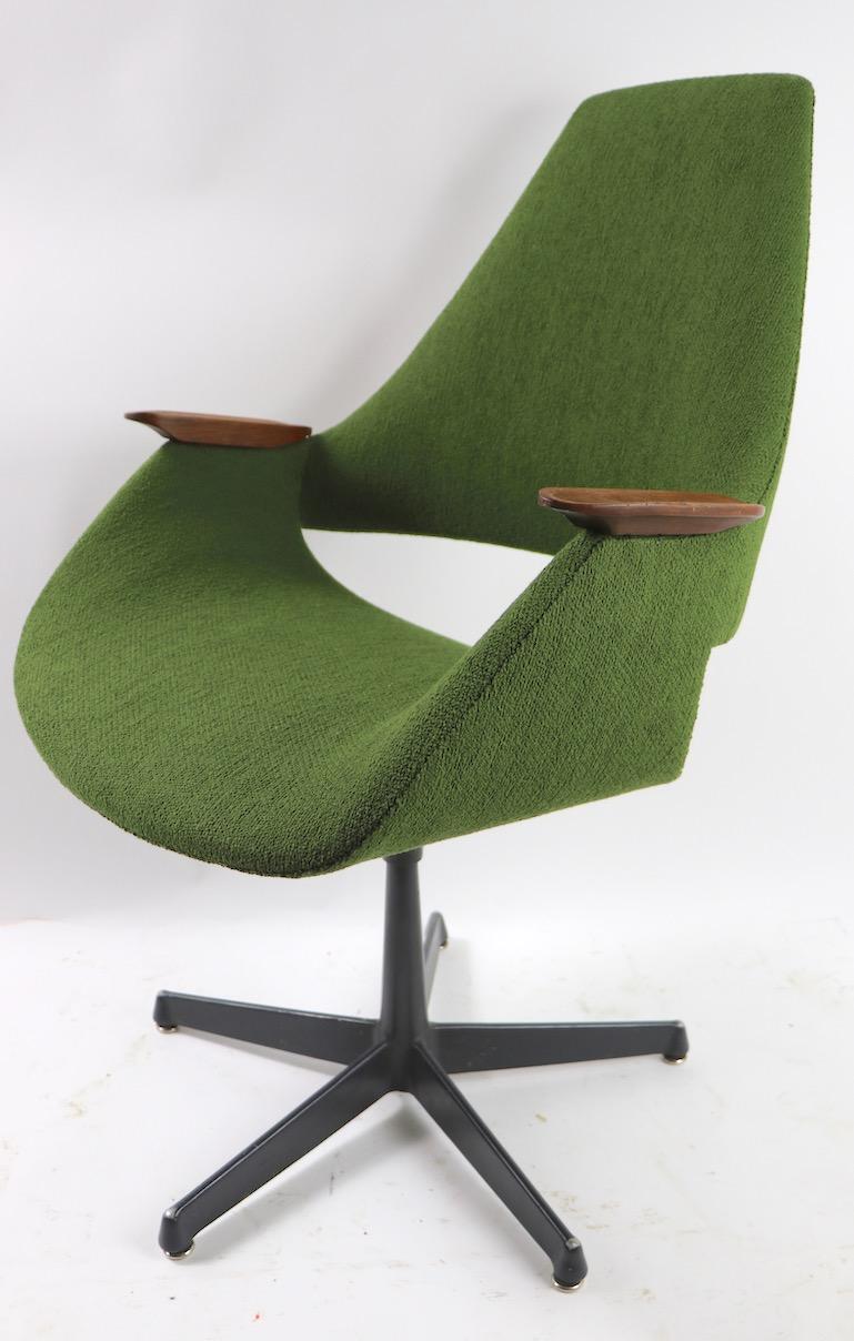 Mid Century Swivel Chair by Arthur Umanoff 9