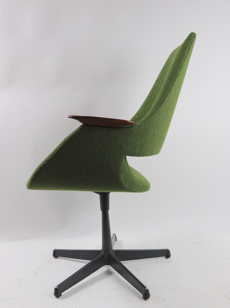 Aluminum Mid Century Swivel Chair by Arthur Umanoff