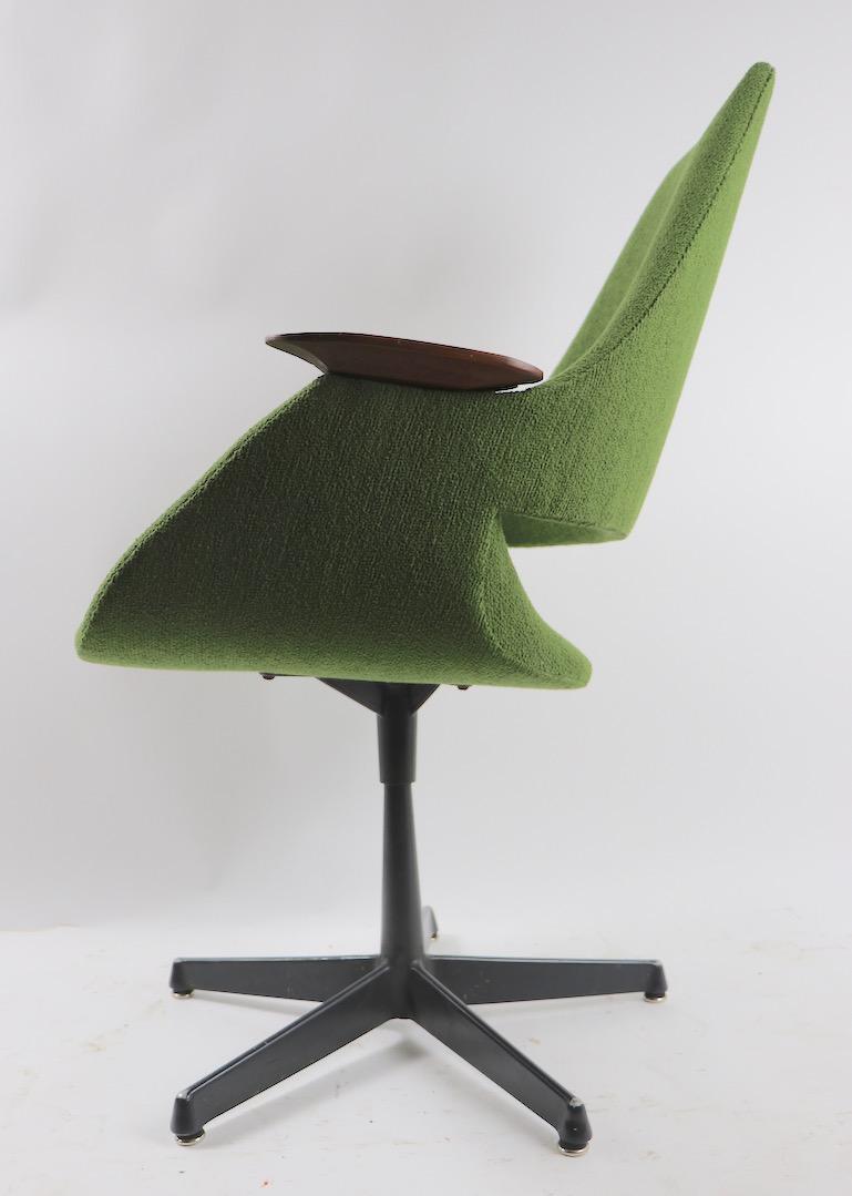 Mid Century Swivel Chair by Arthur Umanoff 1