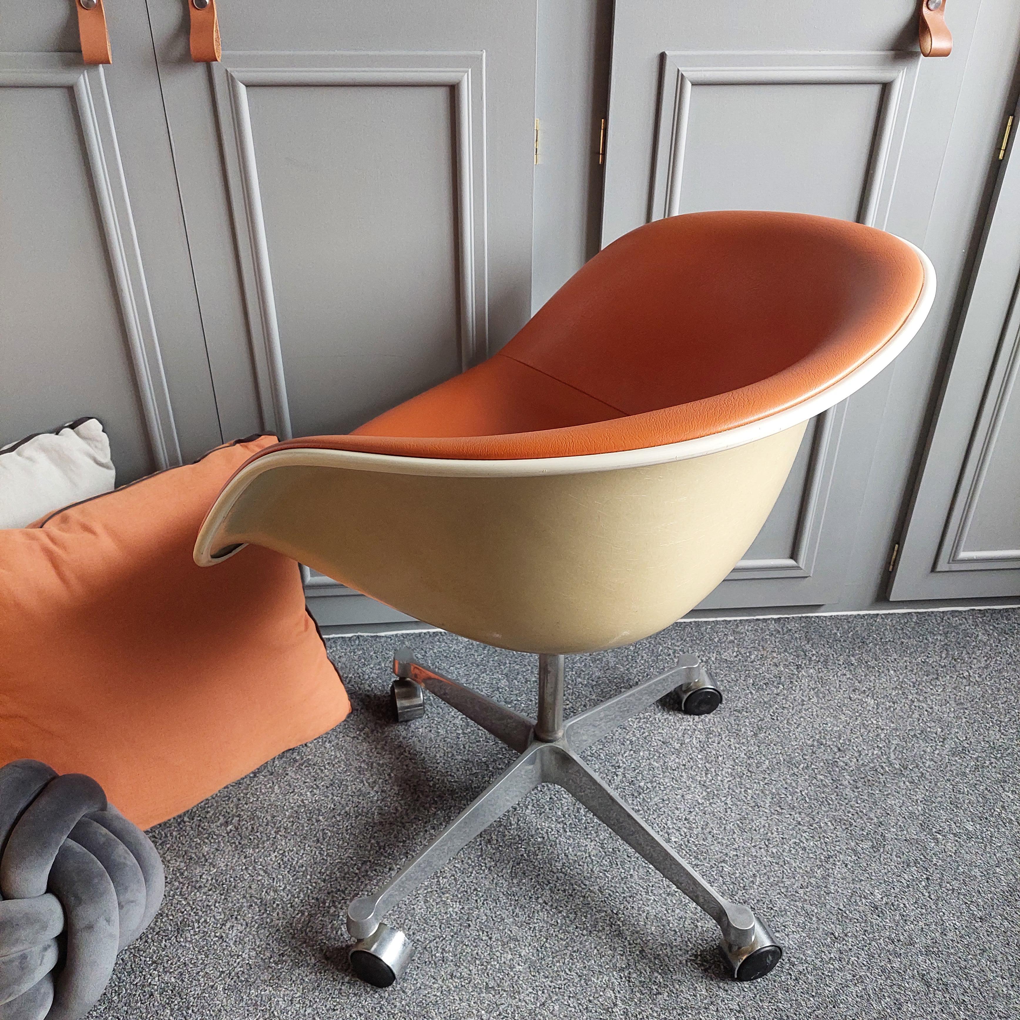 American Mid Century Swivel Chair by Charles & Ray Eames Herman Miller, Fiberglass 1960s