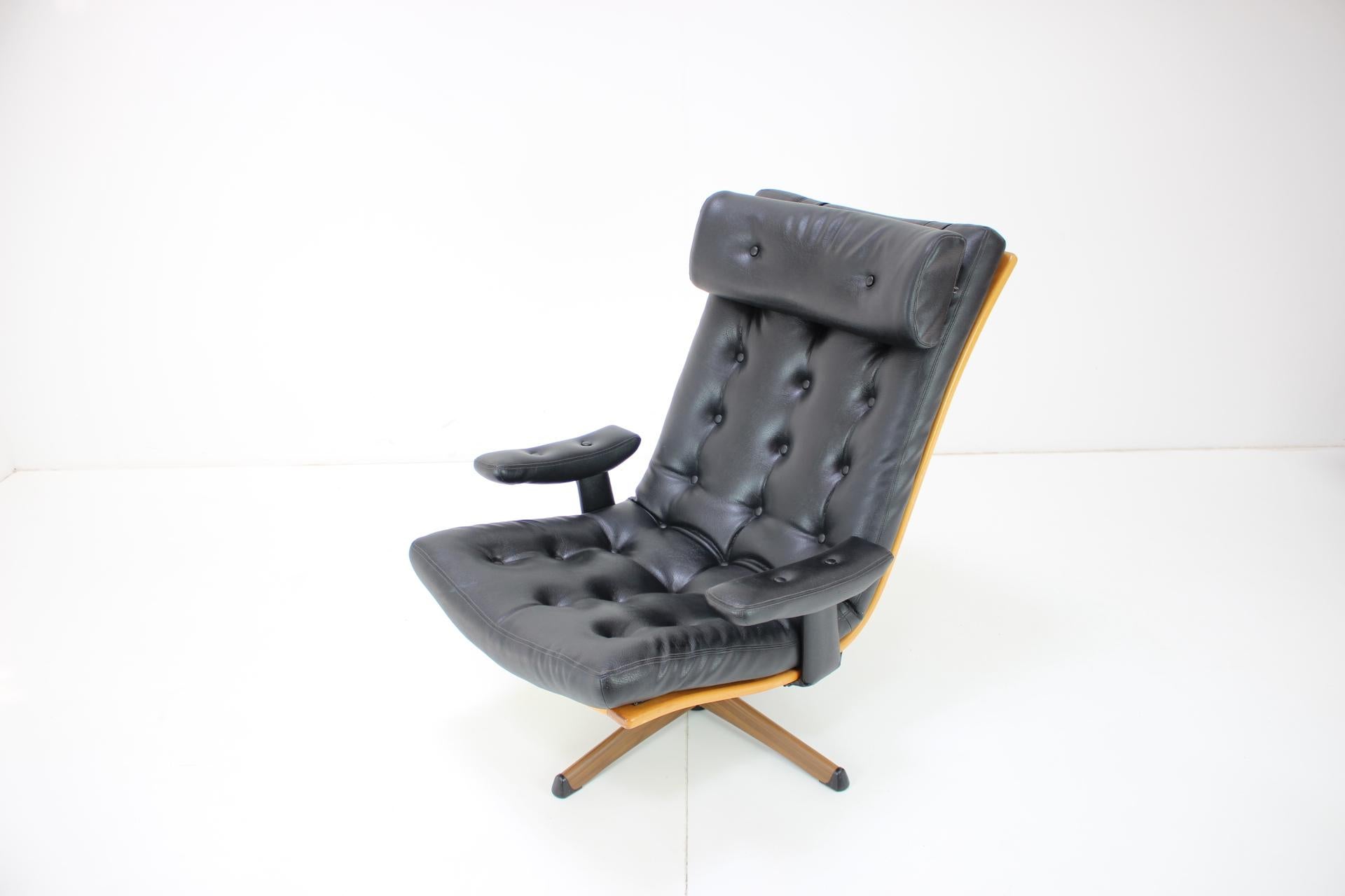 Scandinave moderne Chaise pivotante du milieu du siècle par Gote Mobler, années 1960 en vente