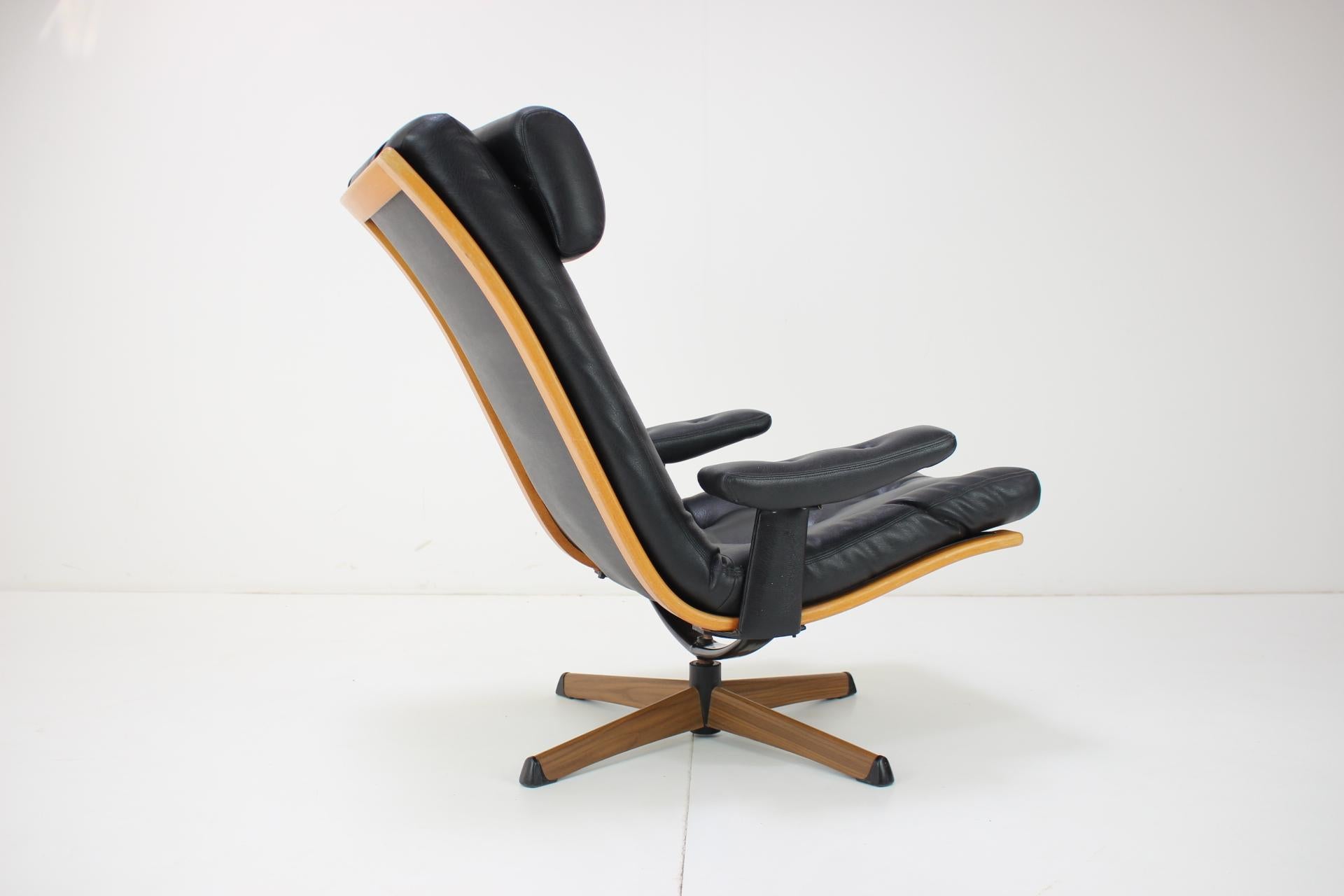 Scandinavian Modern Mid-Century Swivel Chair by Gote Mobler, 1960's For Sale