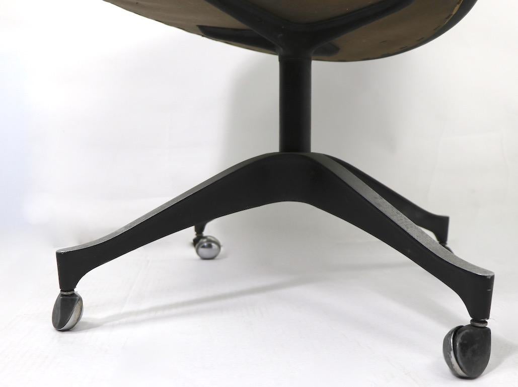 Mitte des Jahrhunderts  Drehstuhl Swivel Chair von I. V. Chair Company Brooklyn NY im Angebot 5