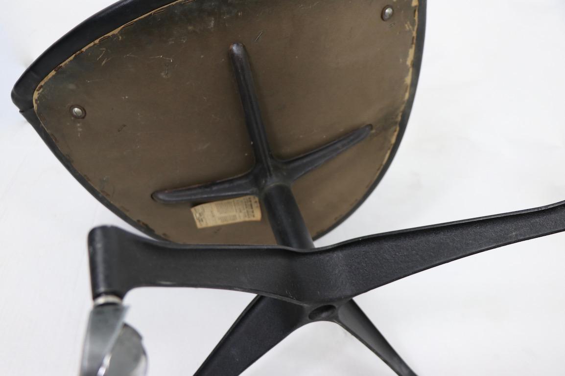 Mitte des Jahrhunderts  Drehstuhl Swivel Chair von I. V. Chair Company Brooklyn NY im Angebot 6