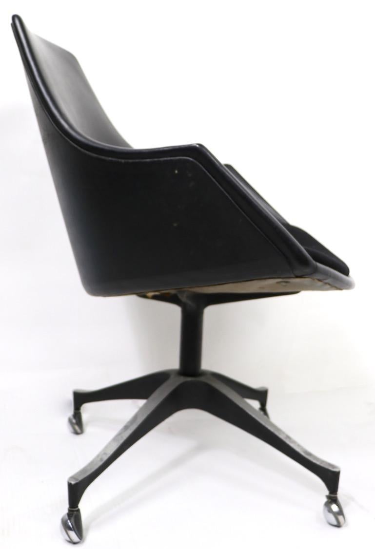 Mitte des Jahrhunderts  Drehstuhl Swivel Chair von I. V. Chair Company Brooklyn NY im Angebot 1