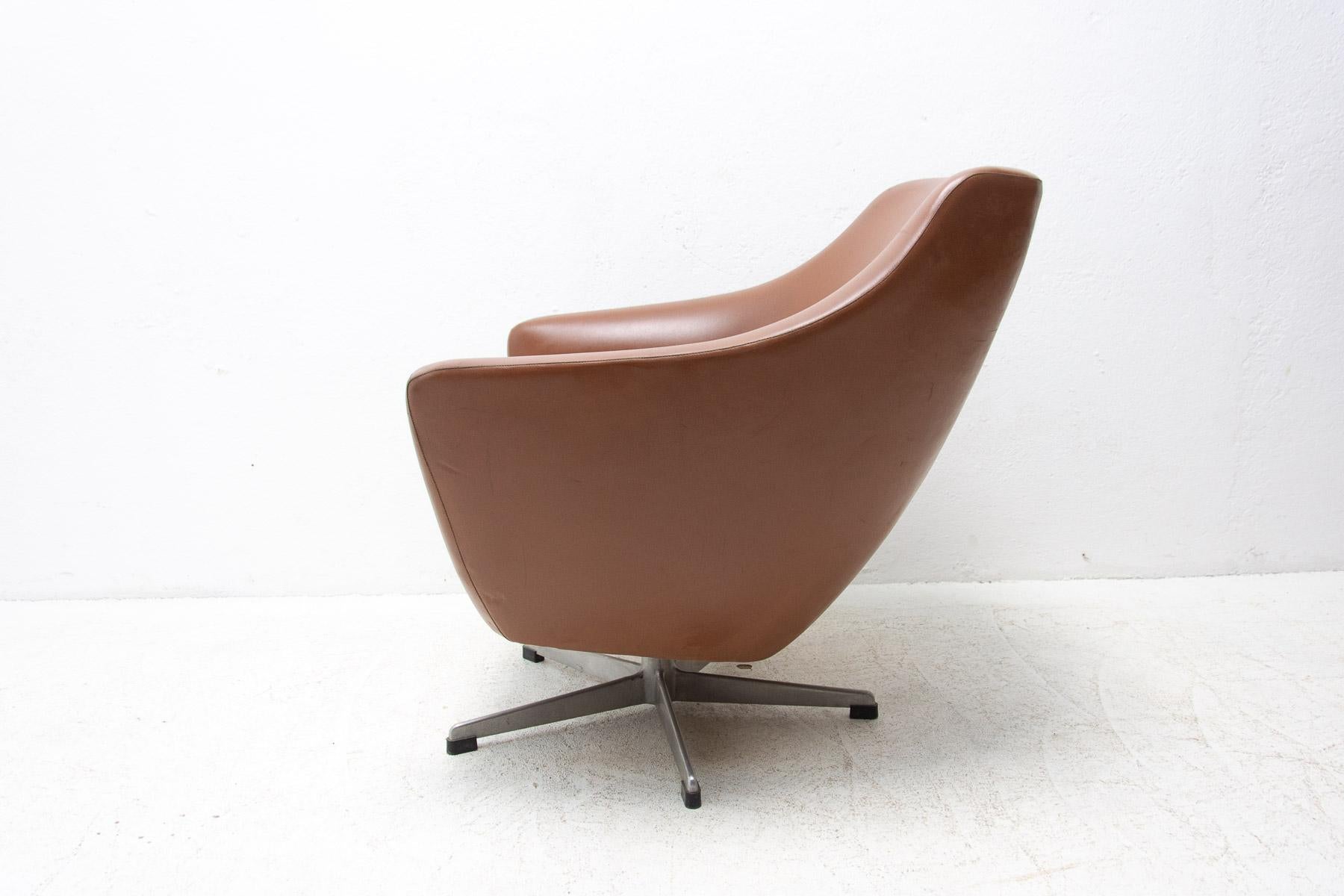 Czech Mid Century Swivel Chair by Up Zavody, 1970´s For Sale