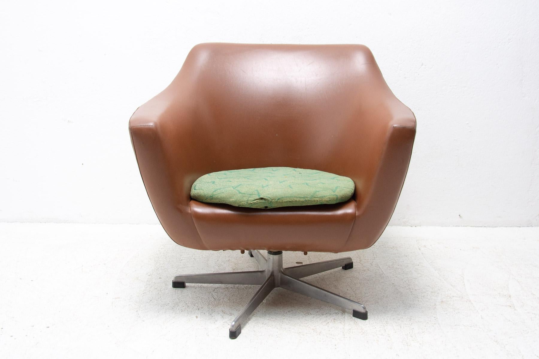 Mid Century Swivel Chair by Up Zavody, 1970´s For Sale 1