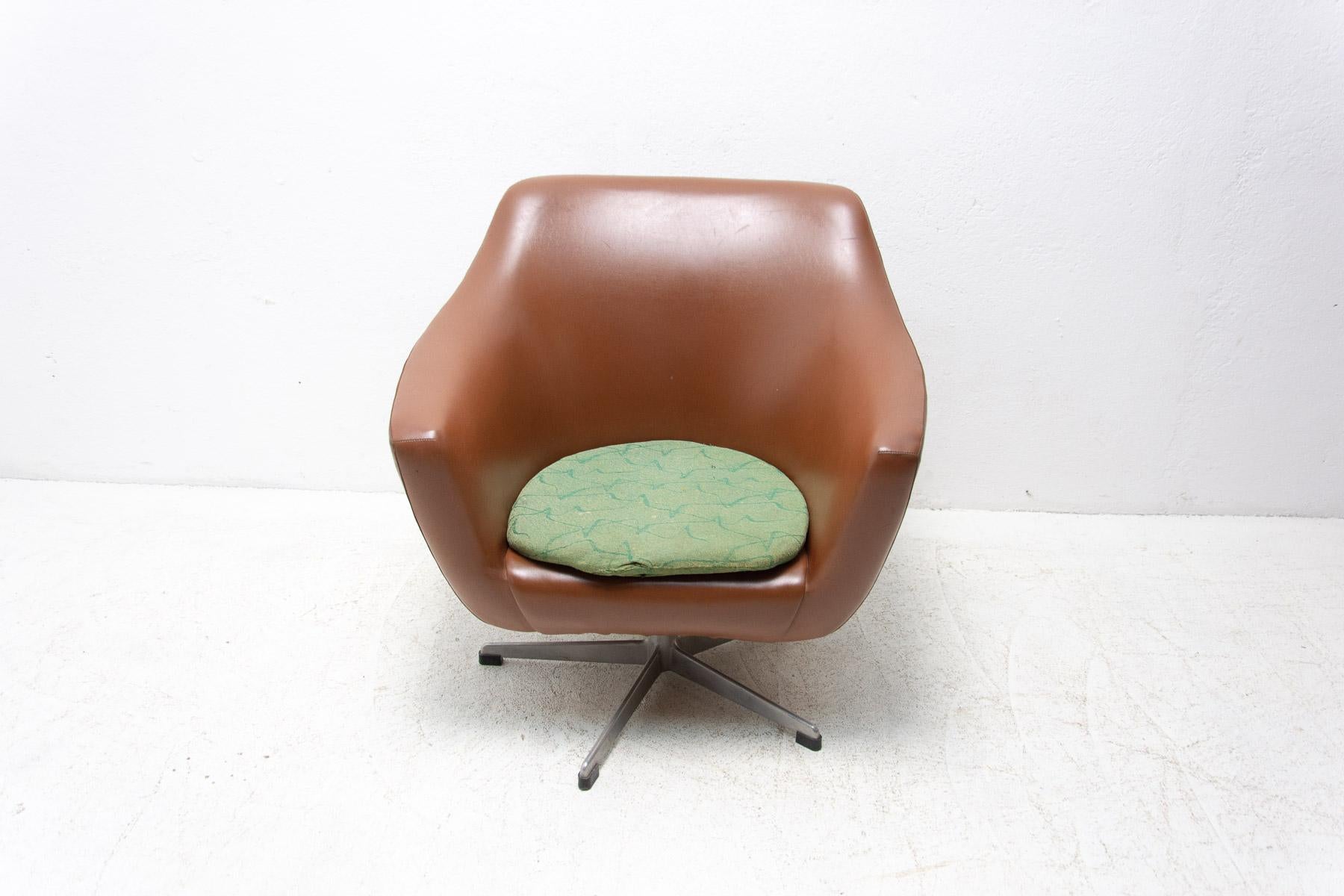 Mid Century Swivel Chair by Up Zavody, 1970´s For Sale 2