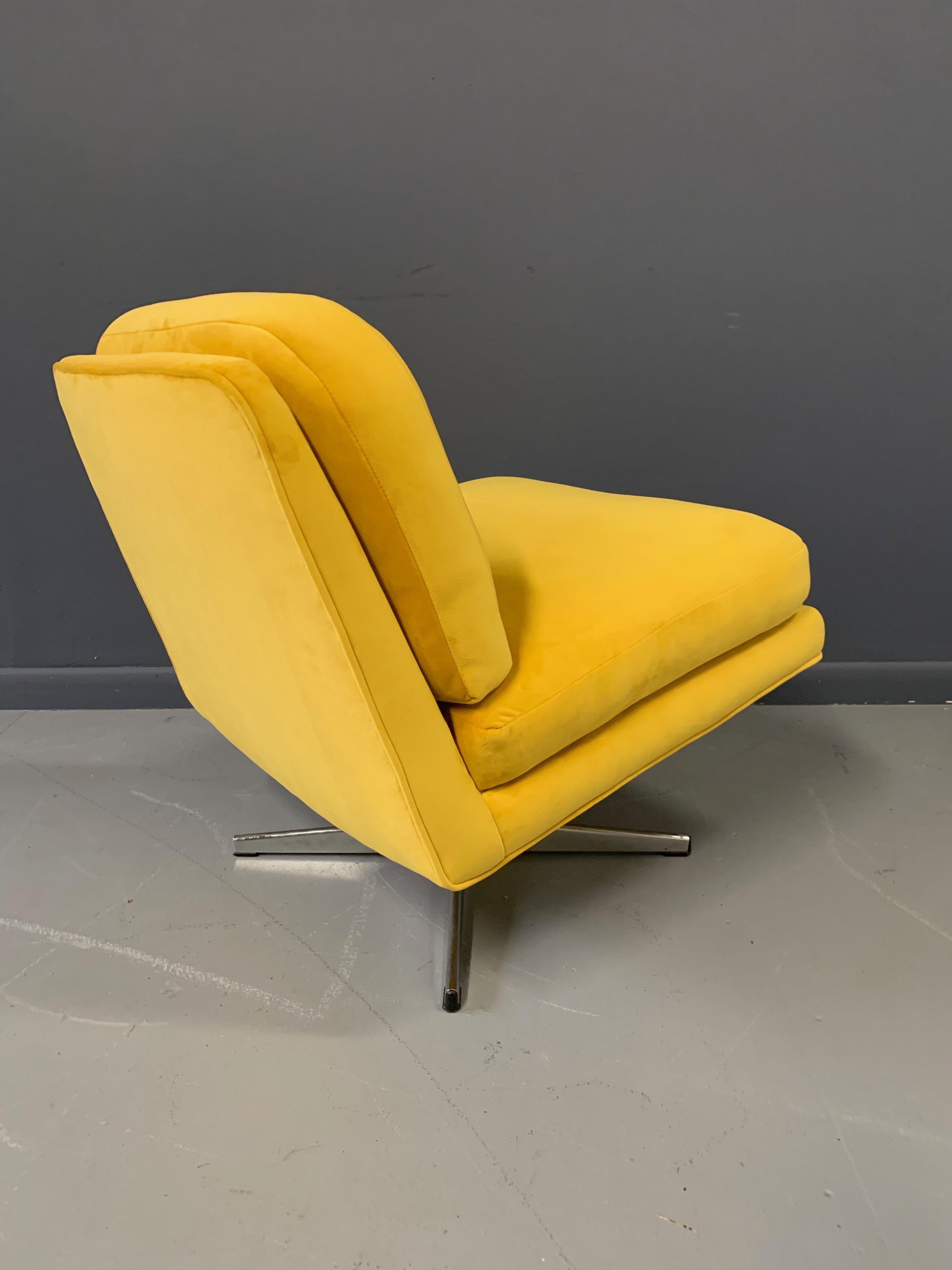 Mid-Century Modern Midcentury Swivel Chair in Marigold Velvet For Sale