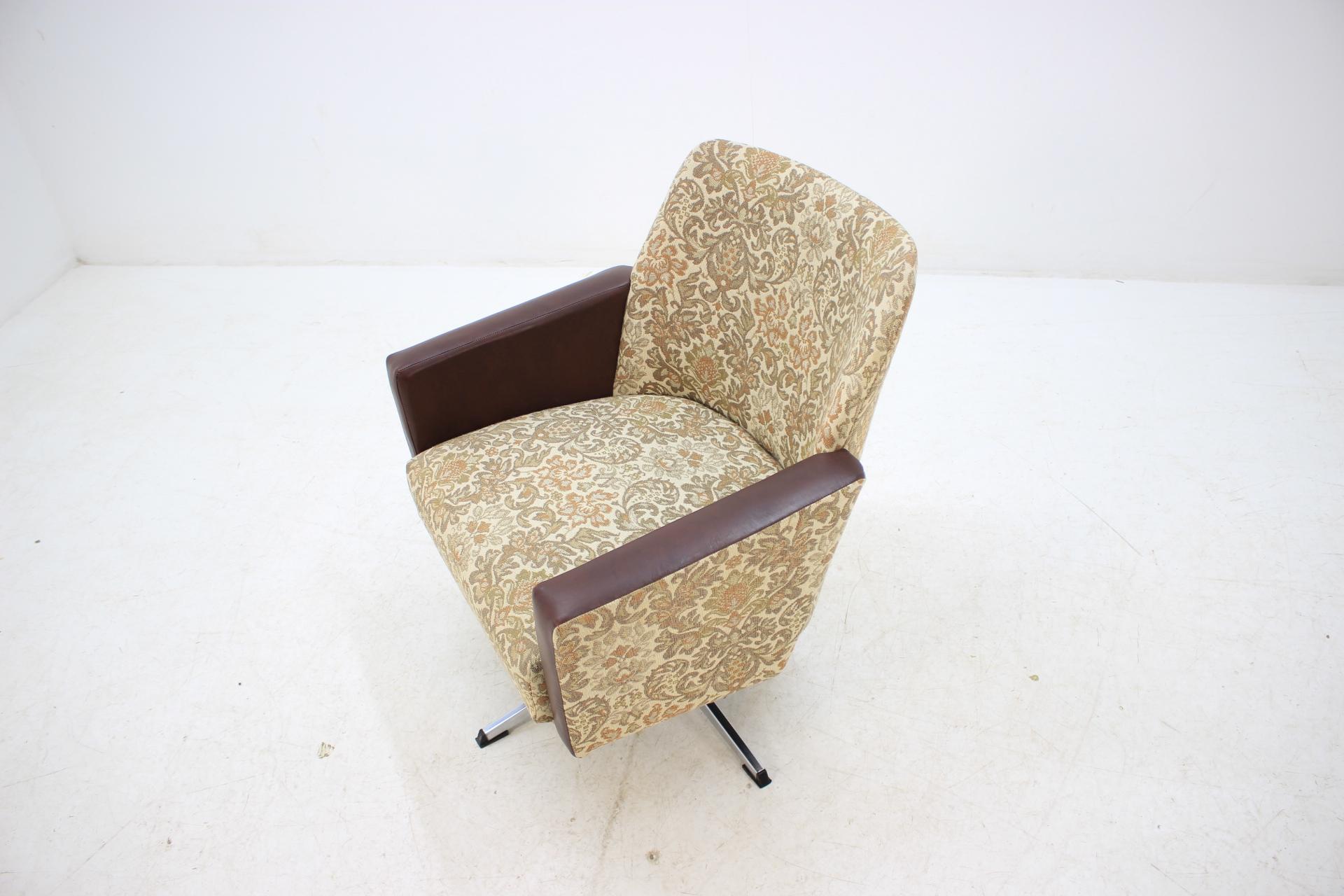 Mid-Century Modern Midcentury Swivel Chairs, 1970s For Sale