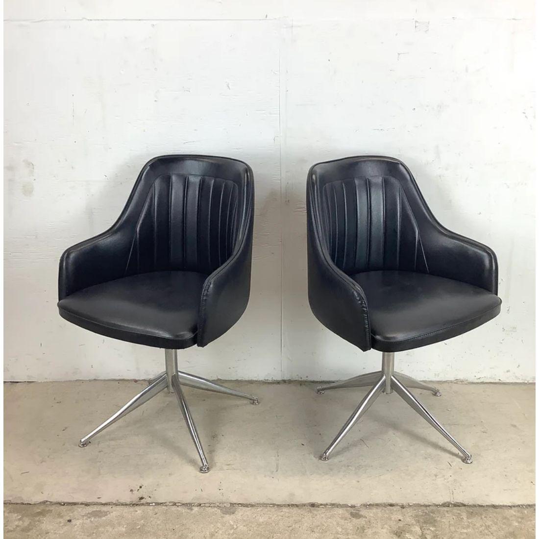 Midcentury Swivel Chairs Attributed. Viko Baumritter, Pair In Good Condition For Sale In Trenton, NJ