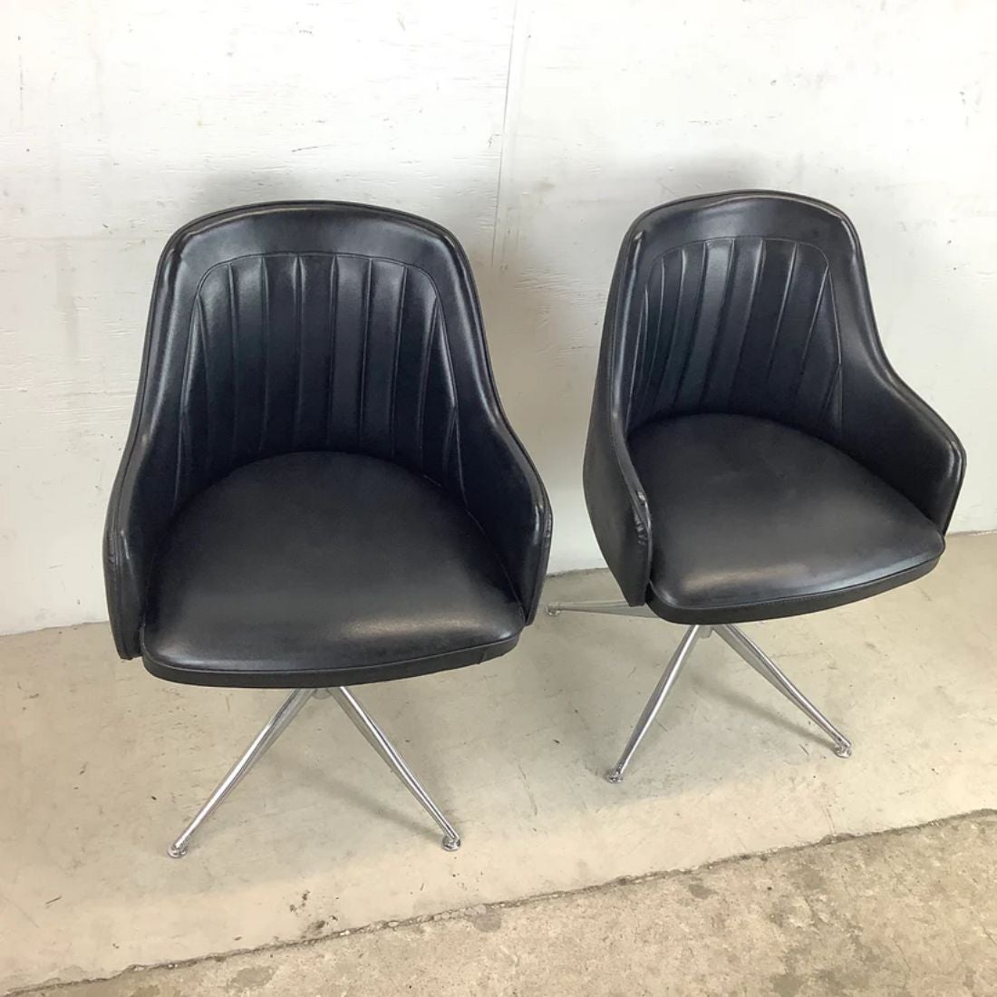Midcentury Swivel Chairs Attributed. Viko Baumritter, Pair For Sale