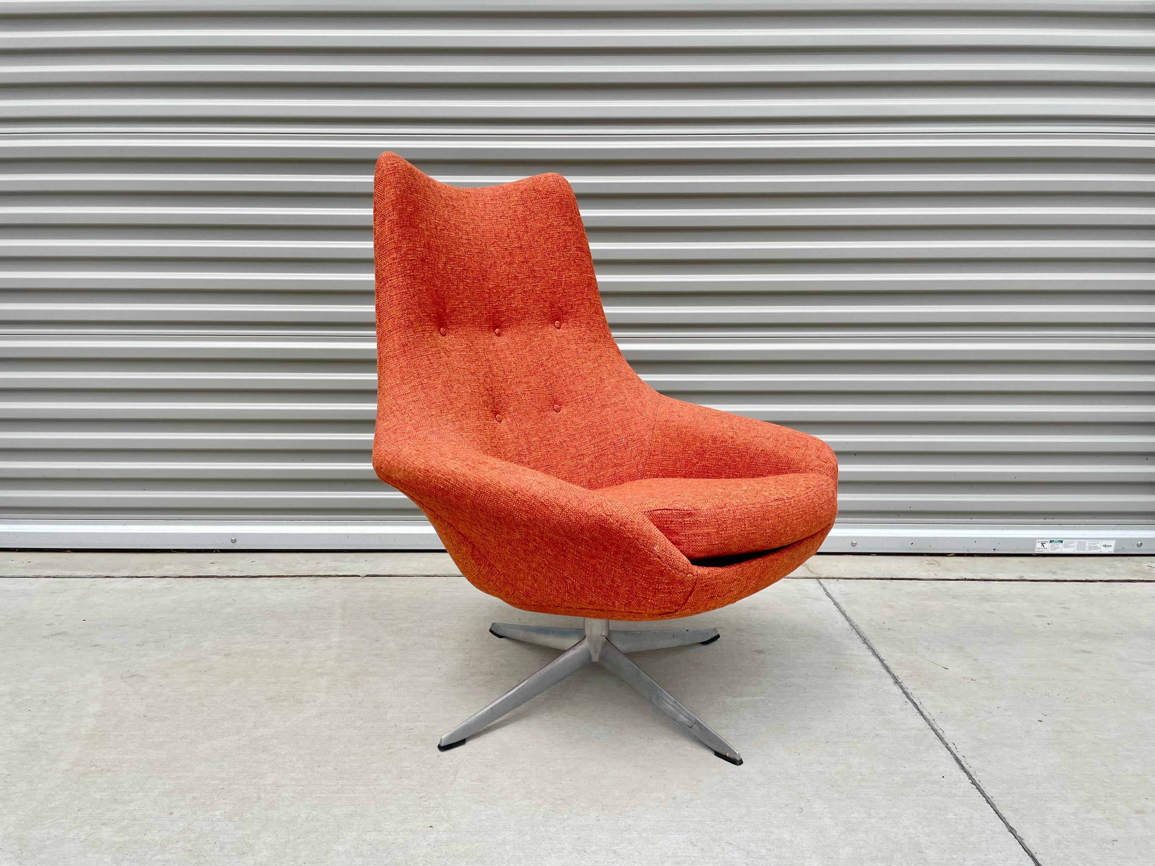 Mid-century swivel egg chair by H.W. Klein for Brahmin Møbelfabrik manufactured in Denmark, circa 1970s. This beautiful egg chair features red upholstery in good shape since it was previously reupholstered by the owner at one point. The chair