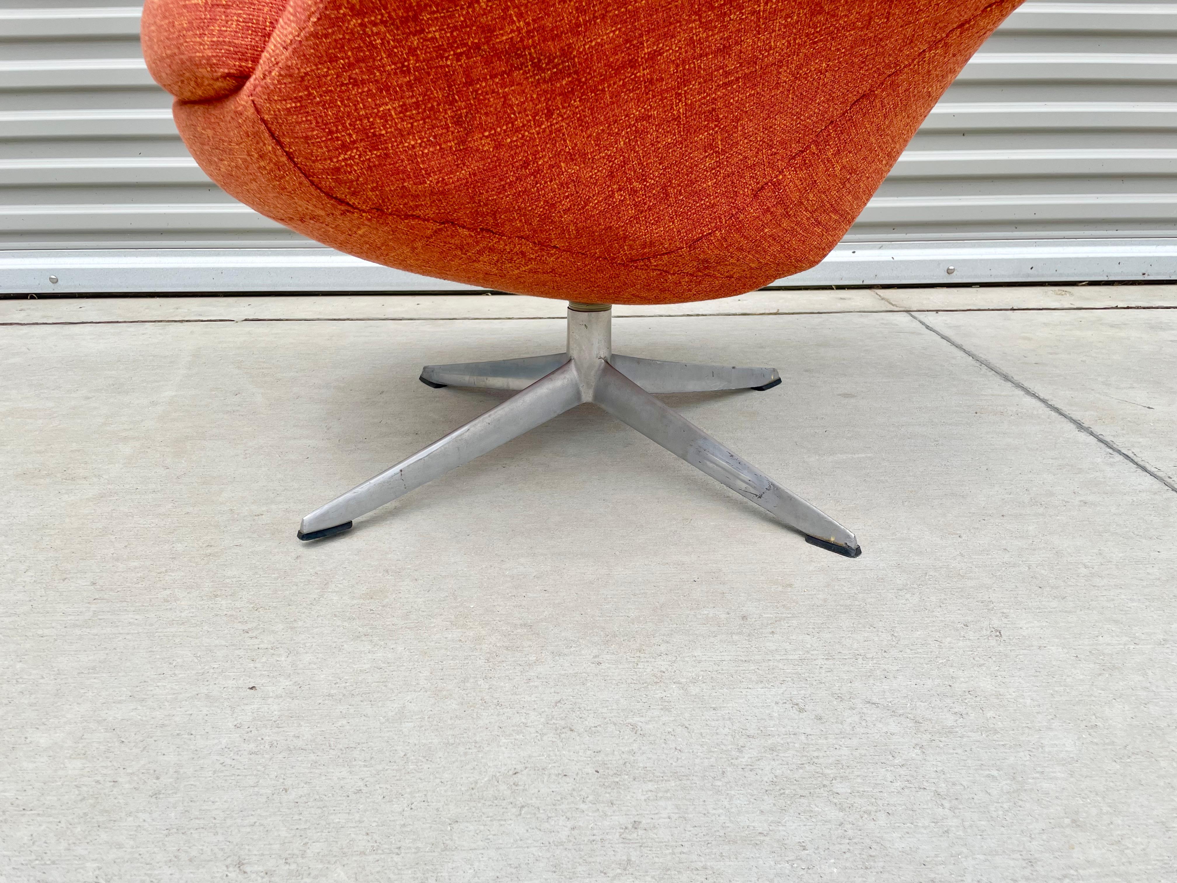Mid-Century Swivel Egg Chair by H.W. Klein for Brahmin M�øbelfabrik In Good Condition In North Hollywood, CA