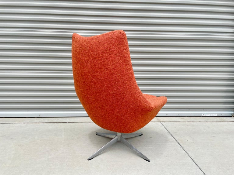 MidCentury Swivel Egg Chair by H.W. Klein for Brahmin Møbelfabrik For Sale at 1stDibs