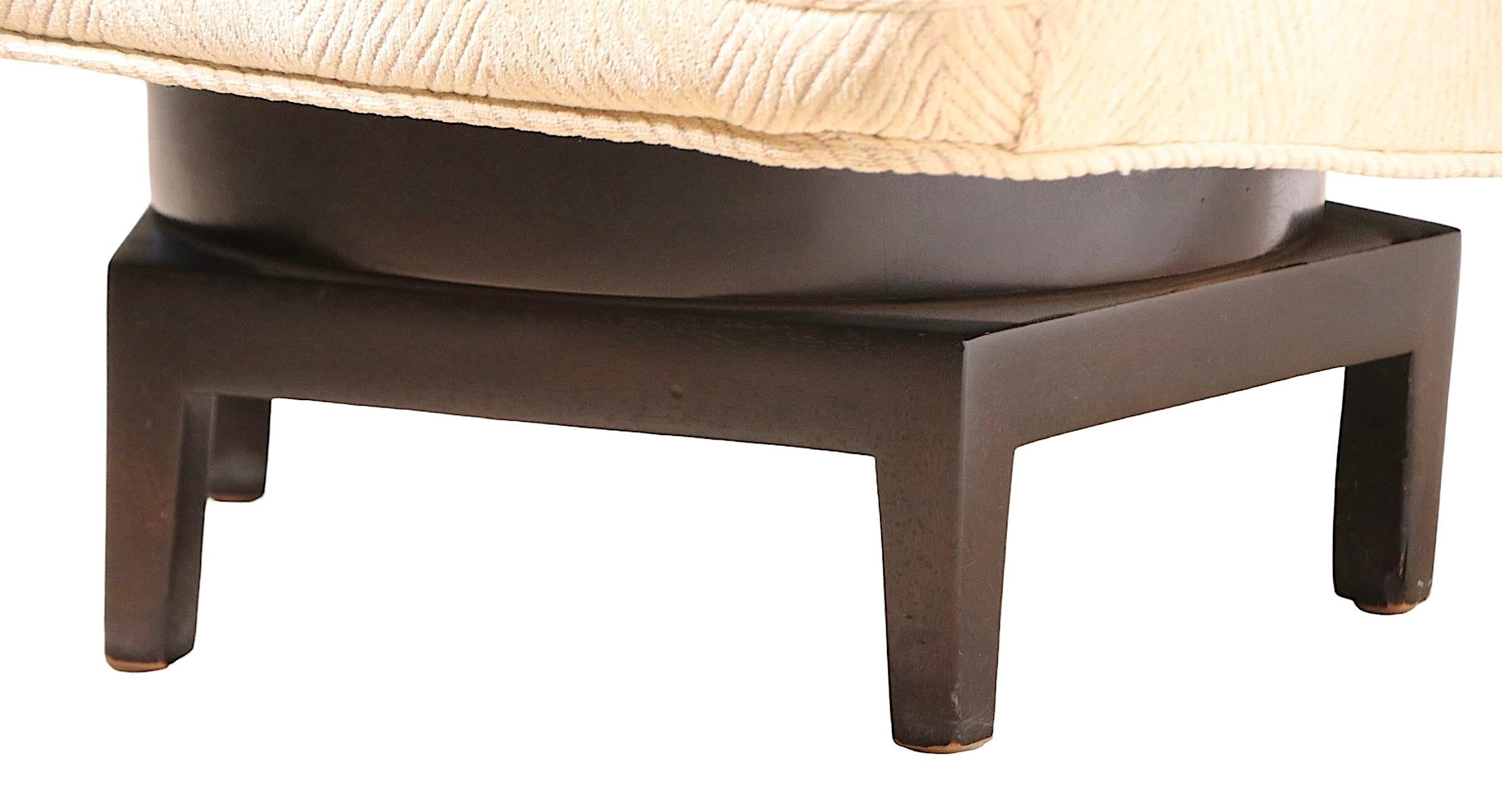 Américain Fauteuil pivotant du milieu du siècle dernier conçu par Edward Wormley pour Dunbar en vente