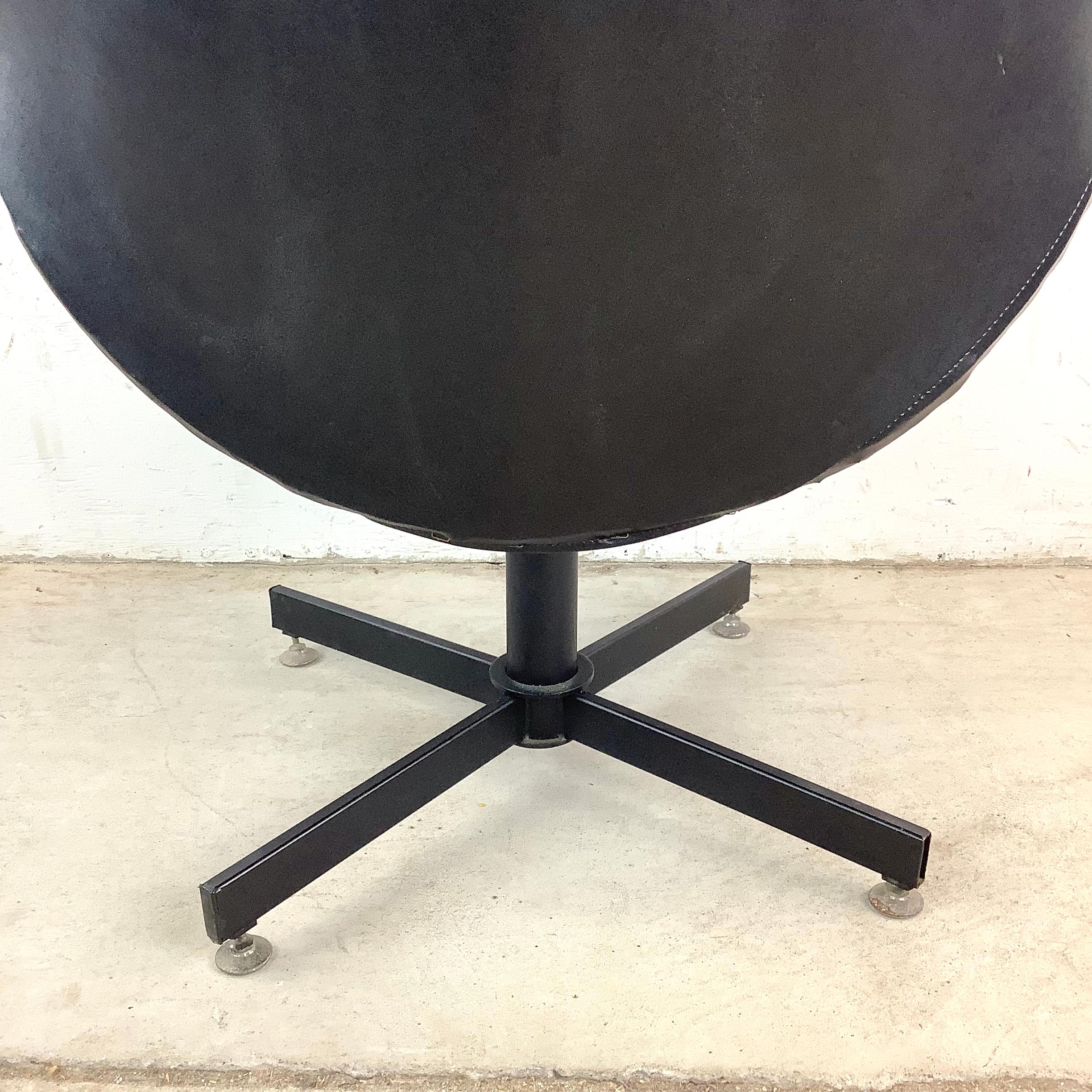 Mid-Century Swivel Lounge Chair For Sale 3