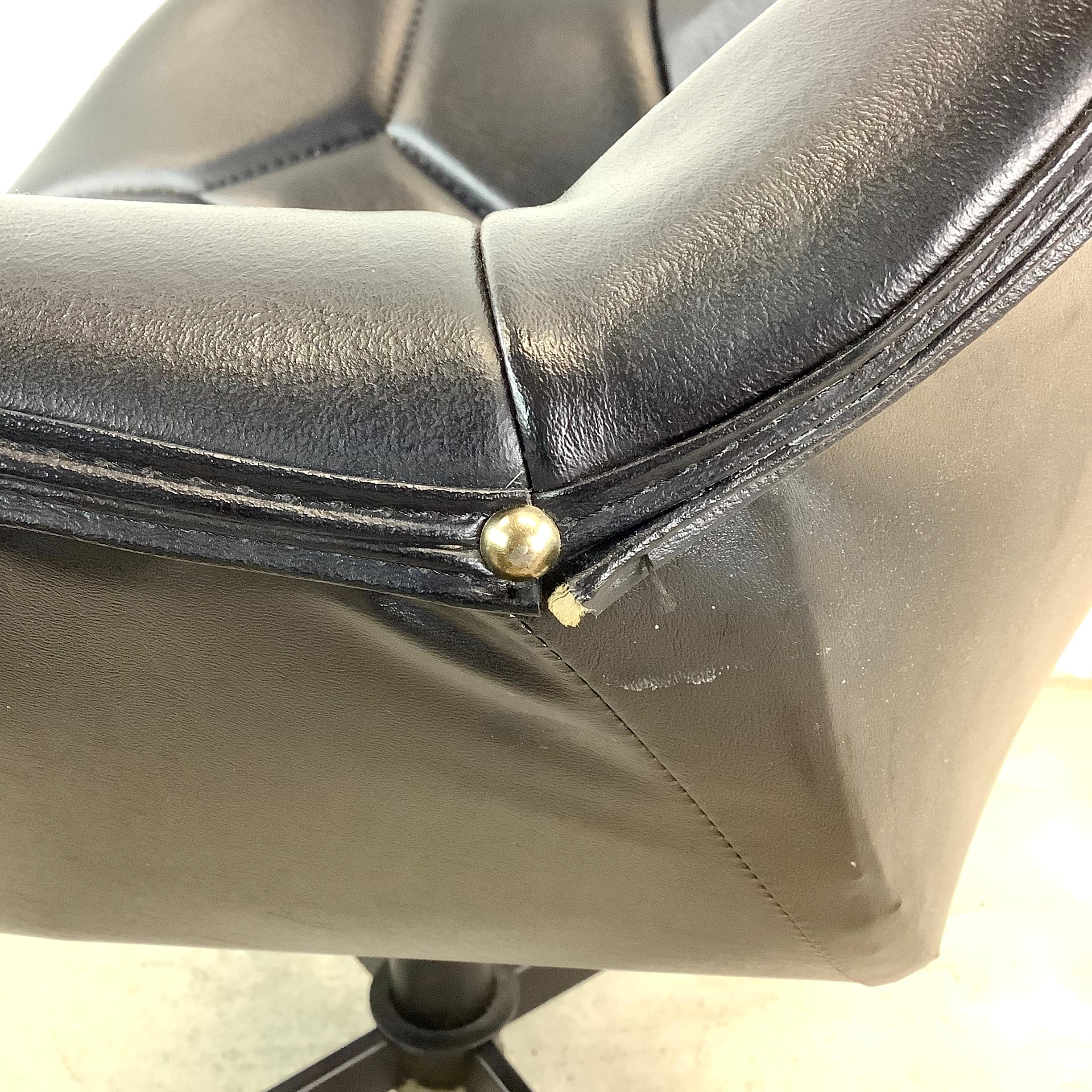 Mid-Century Swivel Lounge Chair For Sale 5