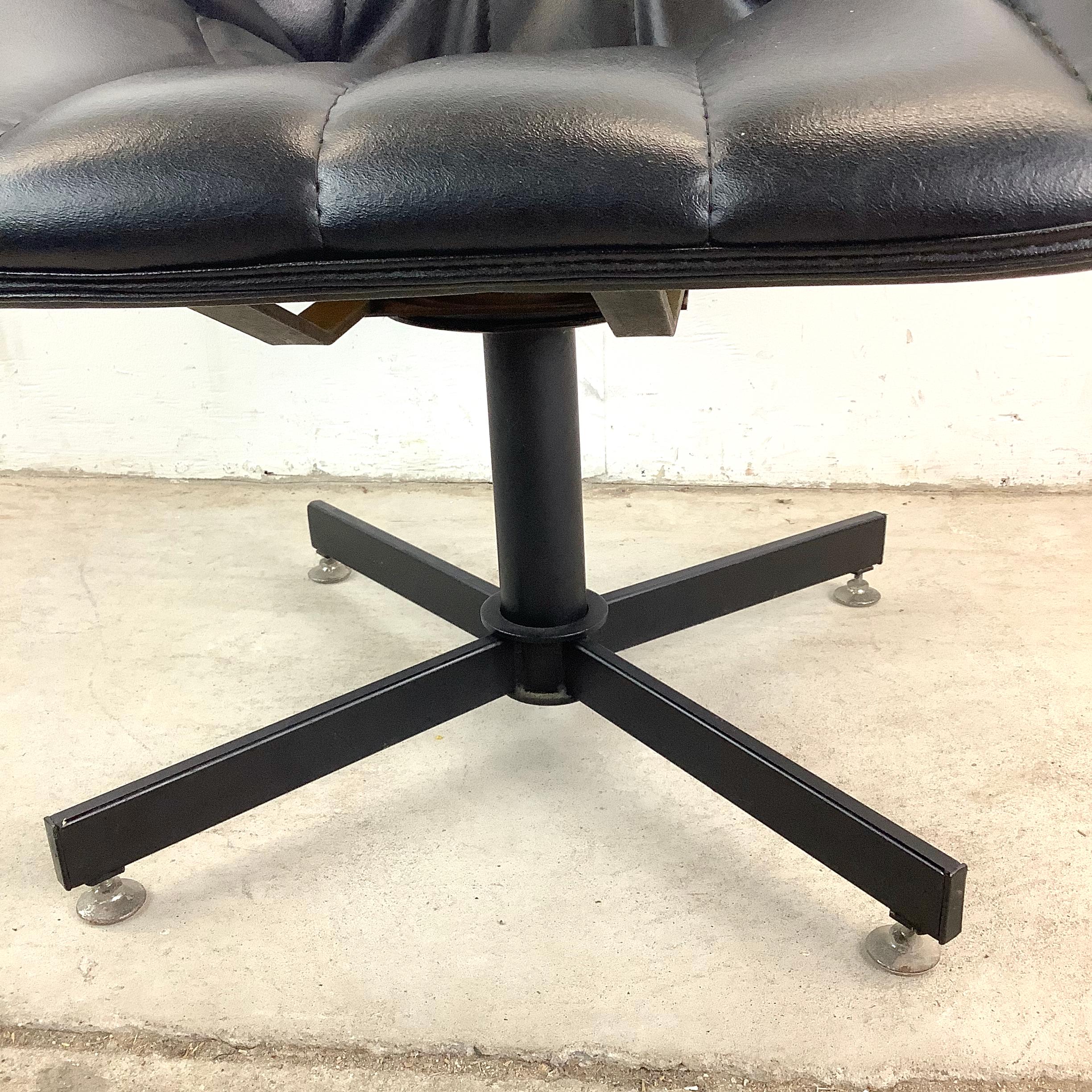 Mid-Century Swivel Lounge Chair For Sale 6