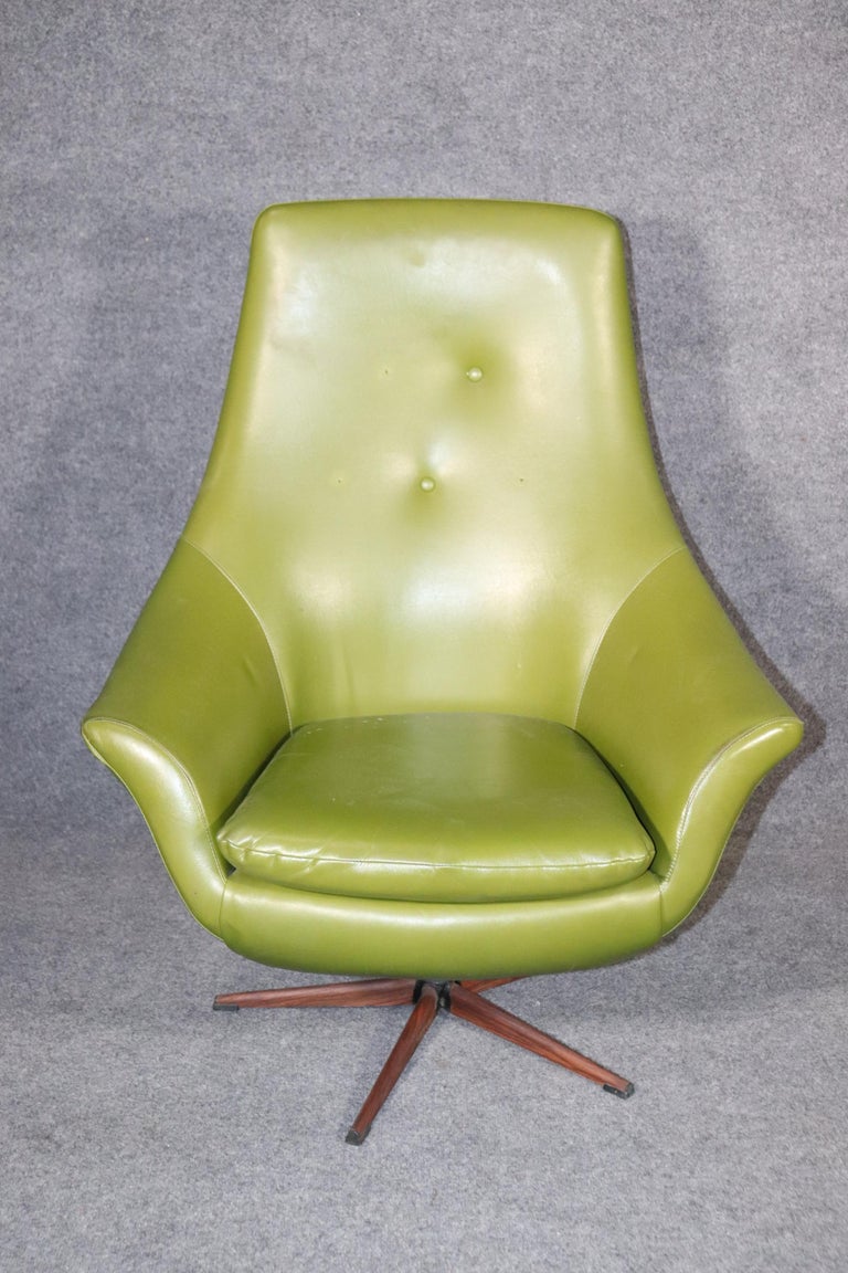 1960s Modern lounge chair with ottoman in bright green vinyl fabric. Swivel action with curved modern lines.
Please confirm location NY or NJ.