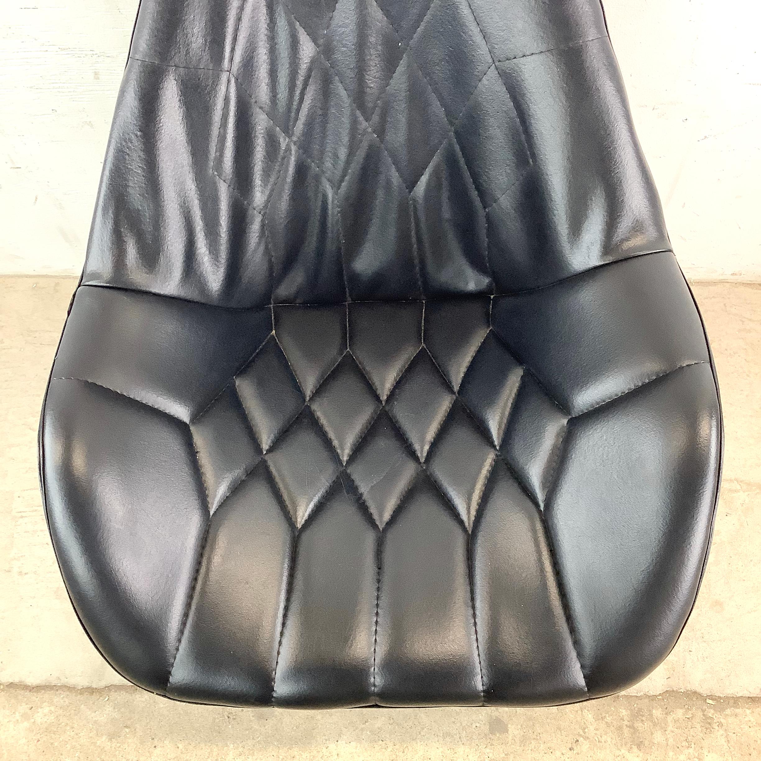 Quilted Mid-Century Swivel Lounge Chair For Sale
