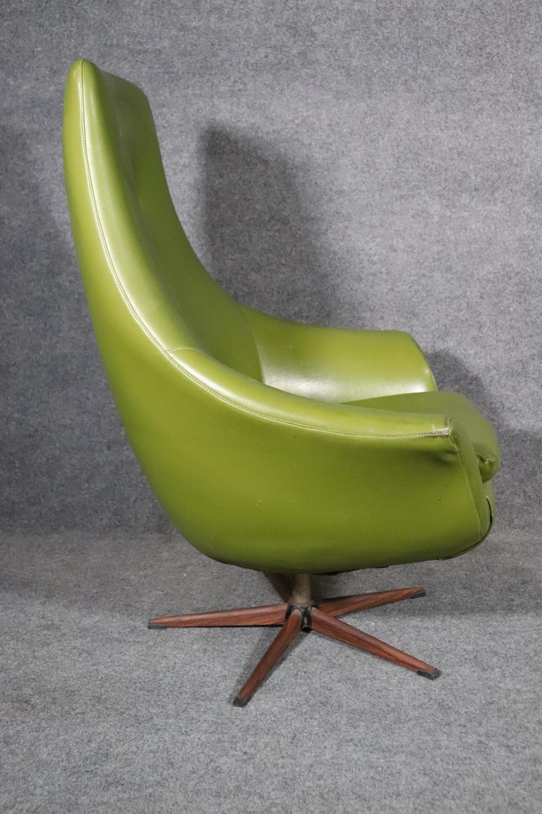20th Century Midcentury Swivel Lounge Chair For Sale