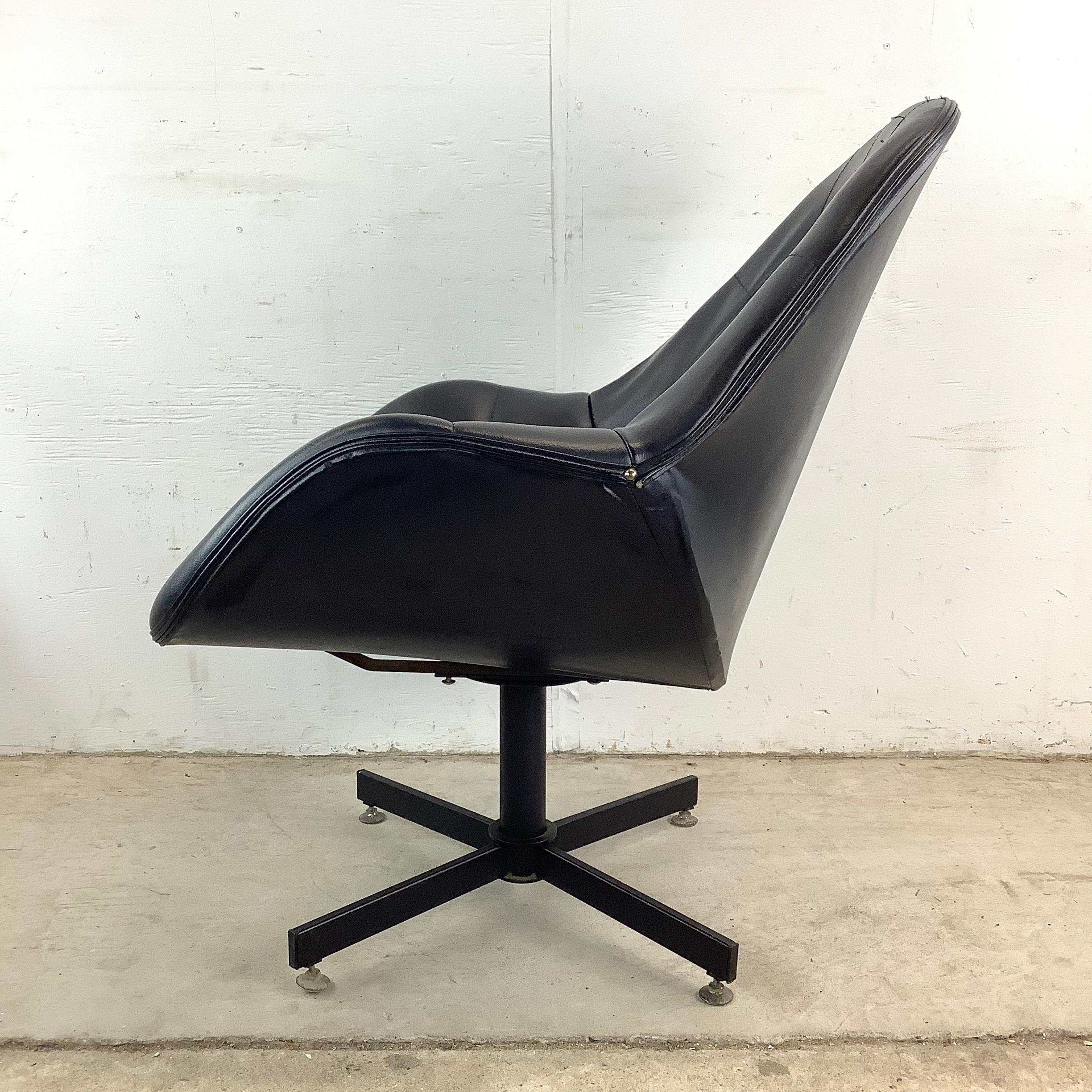 20th Century Mid-Century Swivel Lounge Chair For Sale
