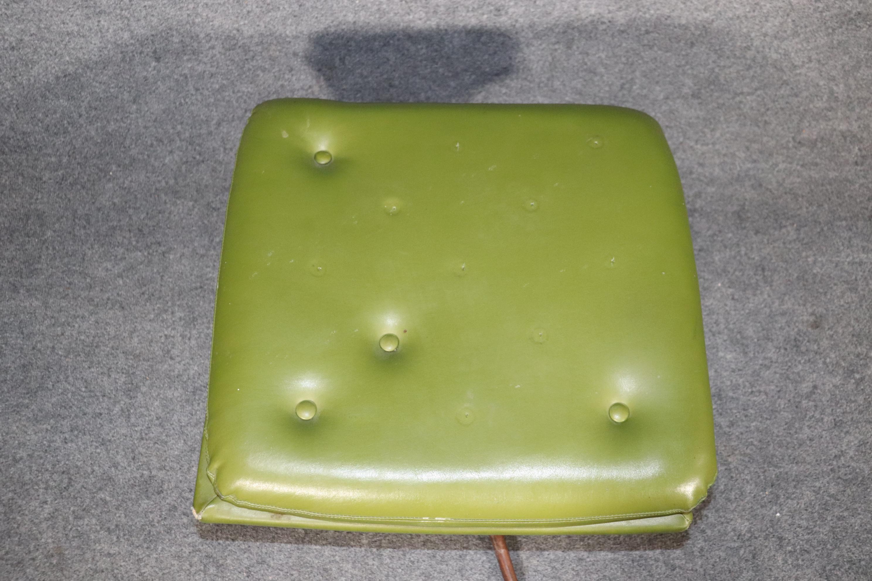 Midcentury Swivel Lounge Chair For Sale 1