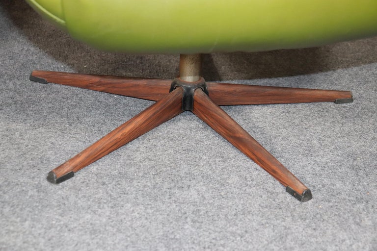 Midcentury Swivel Lounge Chair For Sale 3