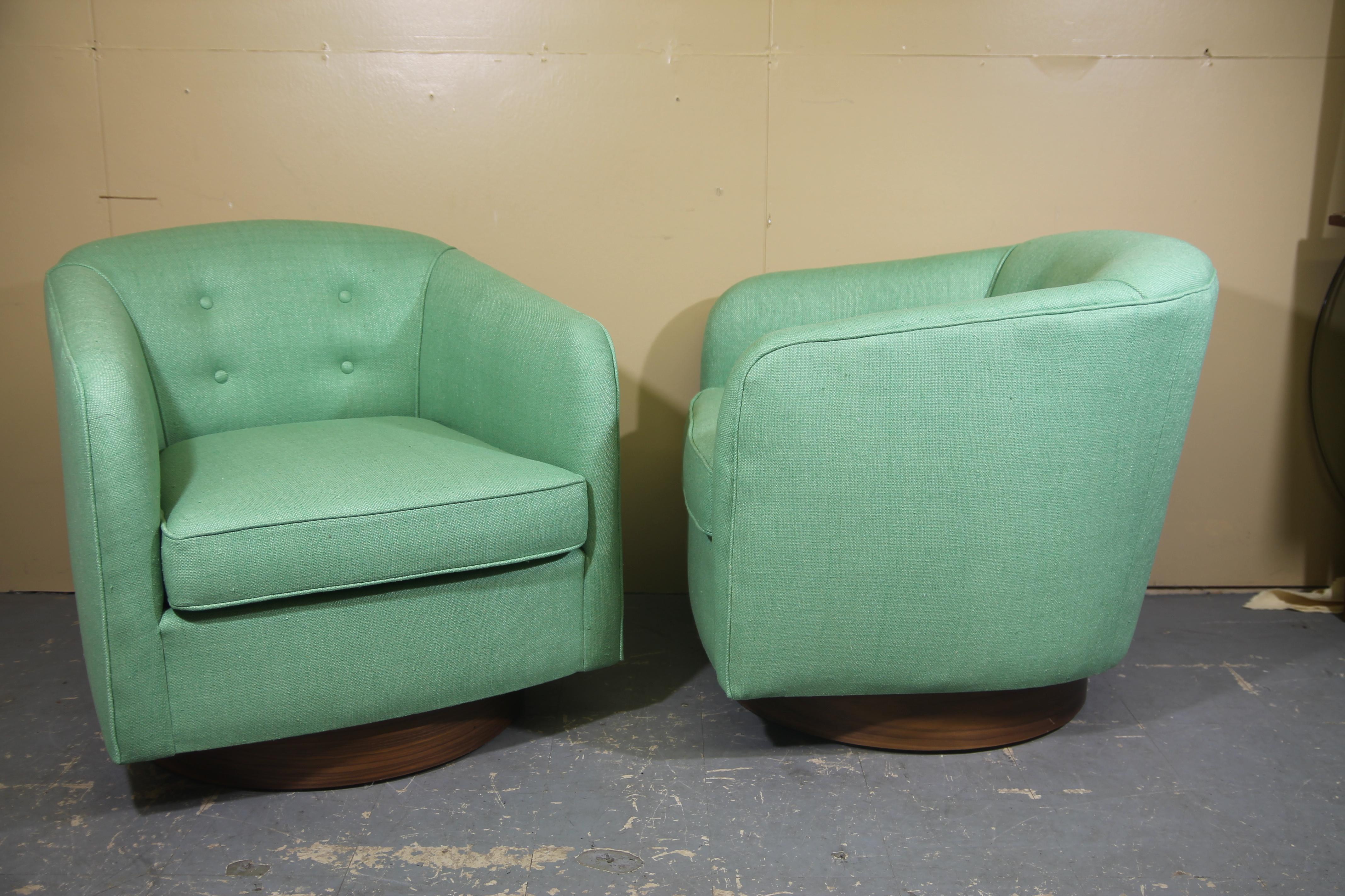 Mid-Century Modern Midcentury Swivel Lounge Chairs in the Style of Milo Baughman