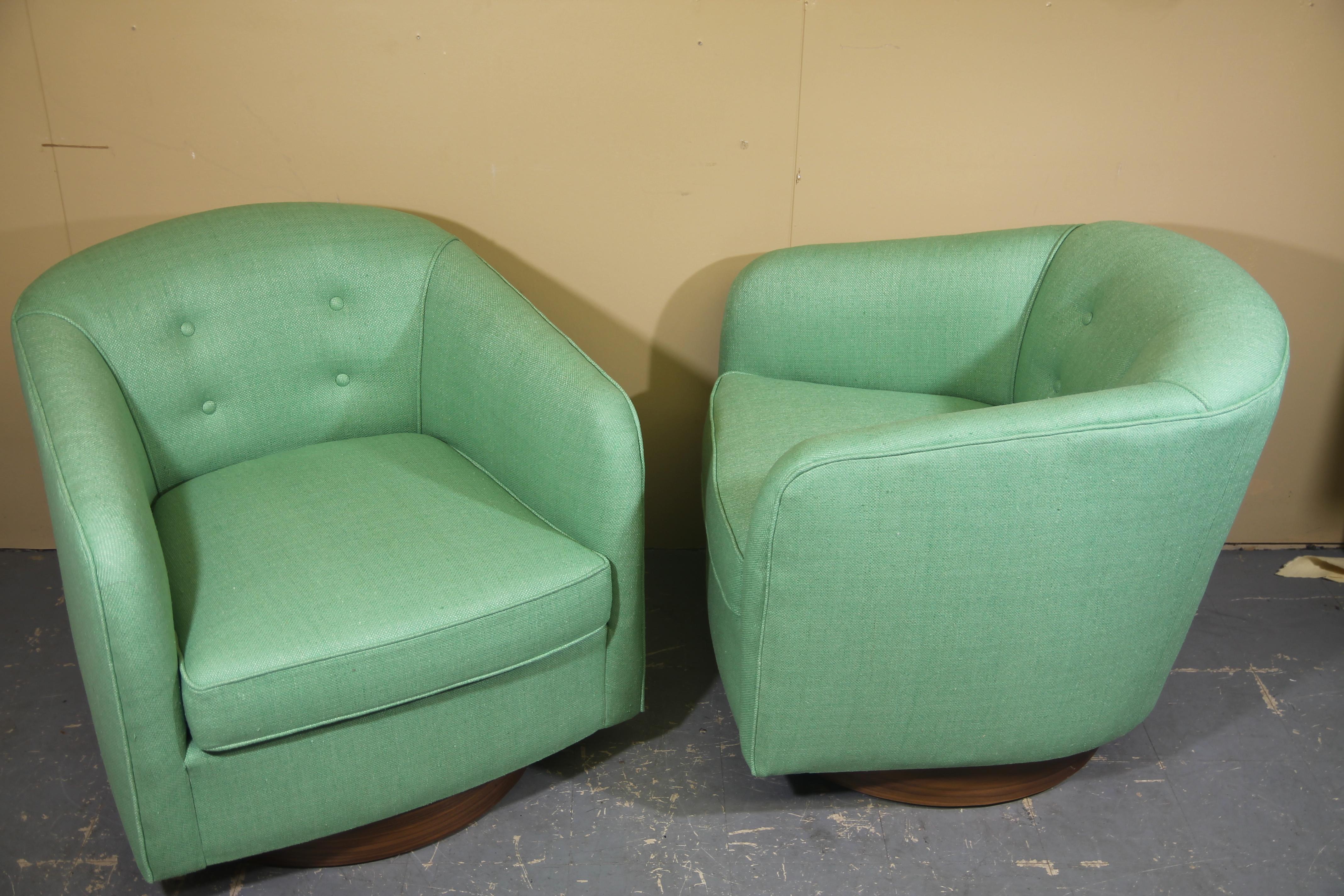 American Midcentury Swivel Lounge Chairs in the Style of Milo Baughman