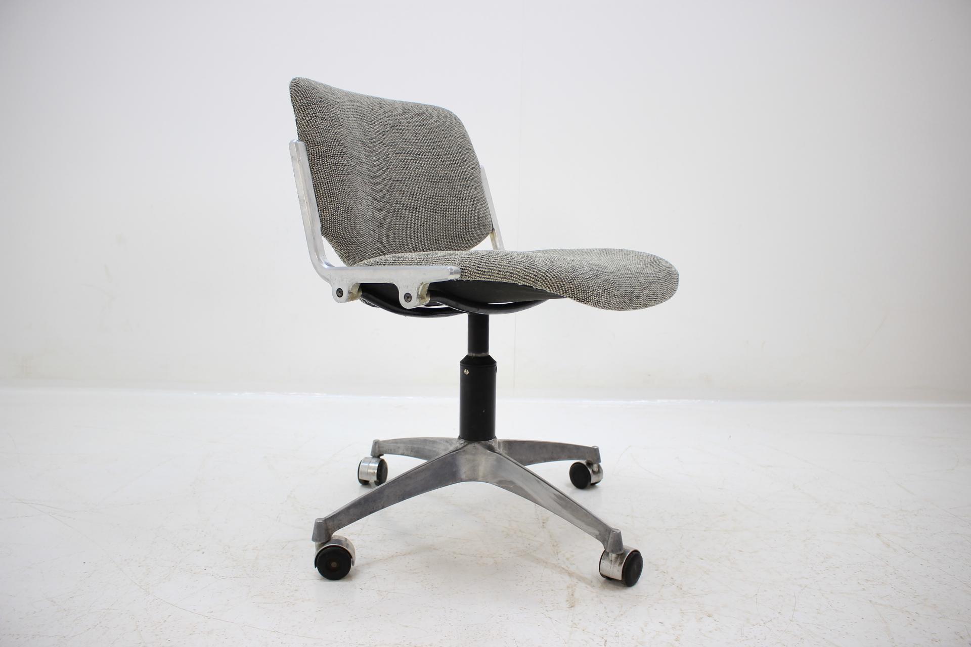 Midcentury Swivel Office Chair by Giancarlo Piretti for Anonima Castelli, 1970s In Good Condition In Praha, CZ