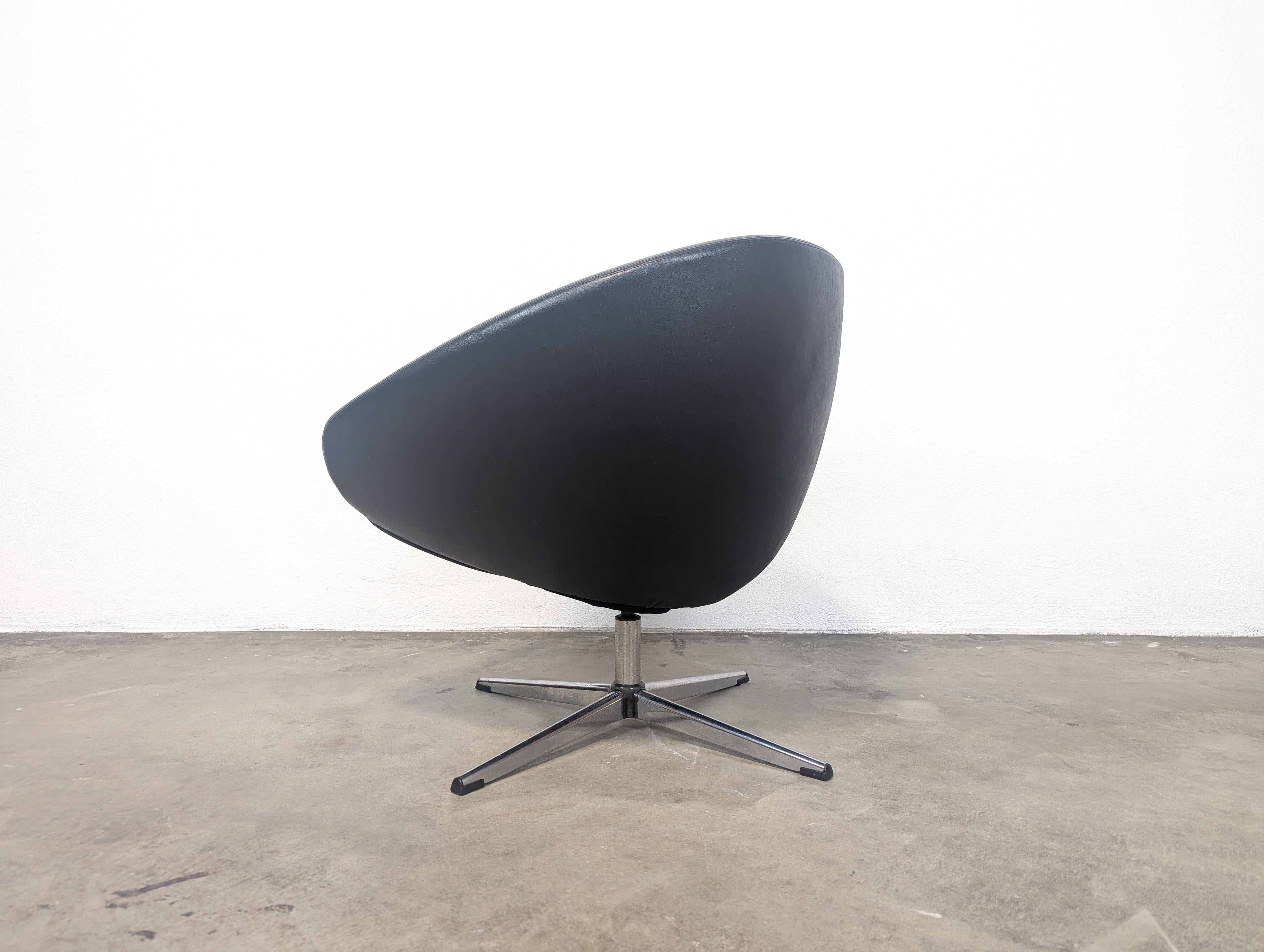 Milieu du XXe siècle Chaise Pod pivotante du milieu du siècle par Overman, c1960s en vente