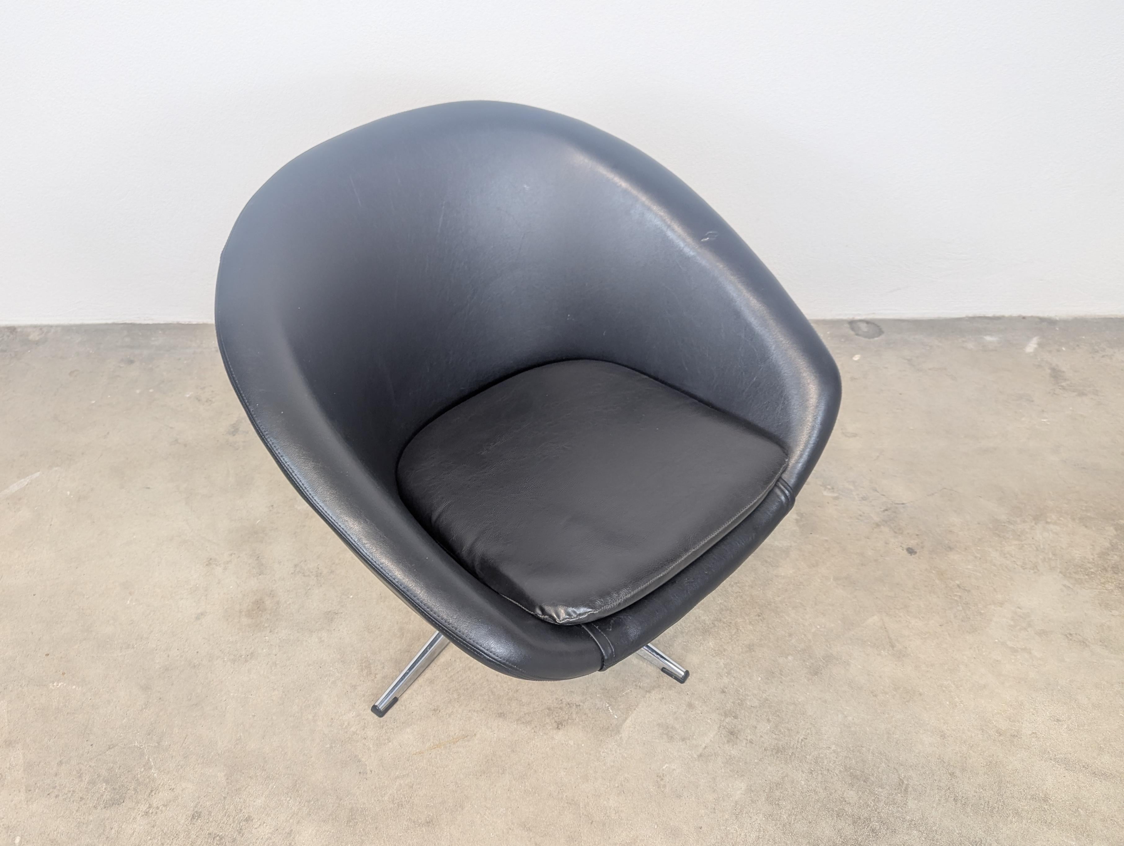 Chaise Pod pivotante du milieu du siècle par Overman, c1960s en vente 1